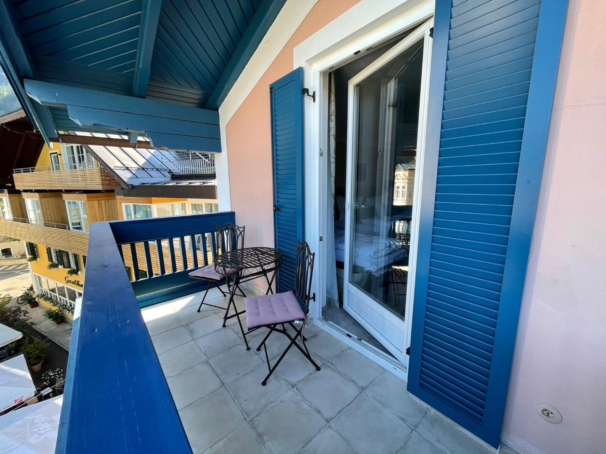 Double Room with Balcony - Photo 8