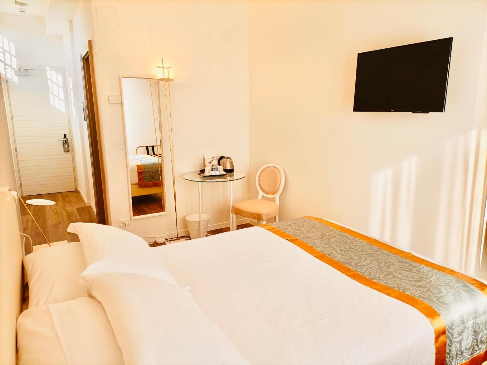Small Double Room photo 3