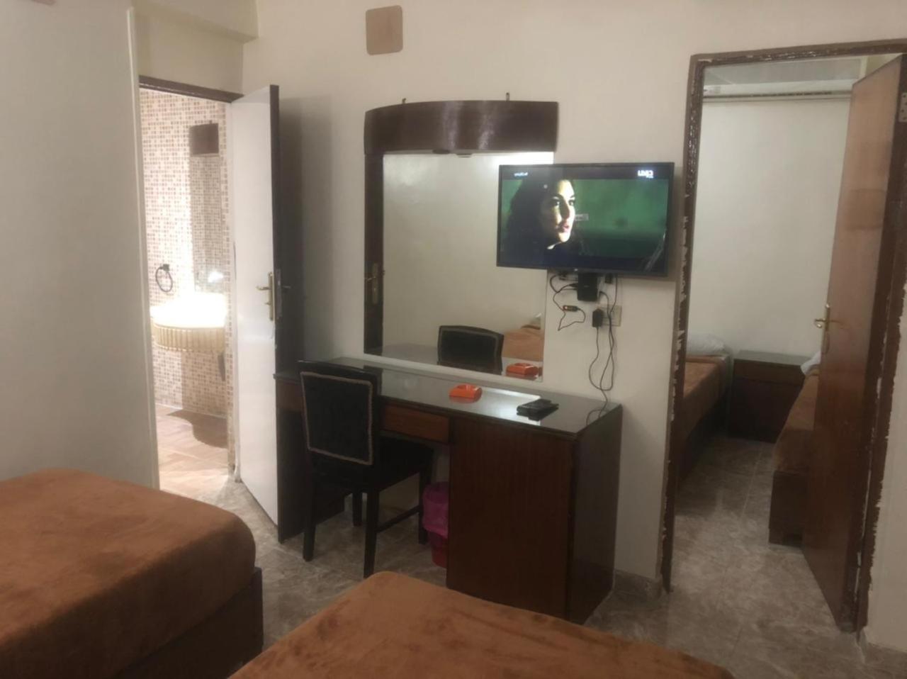 Superior Family Room - Photo 9