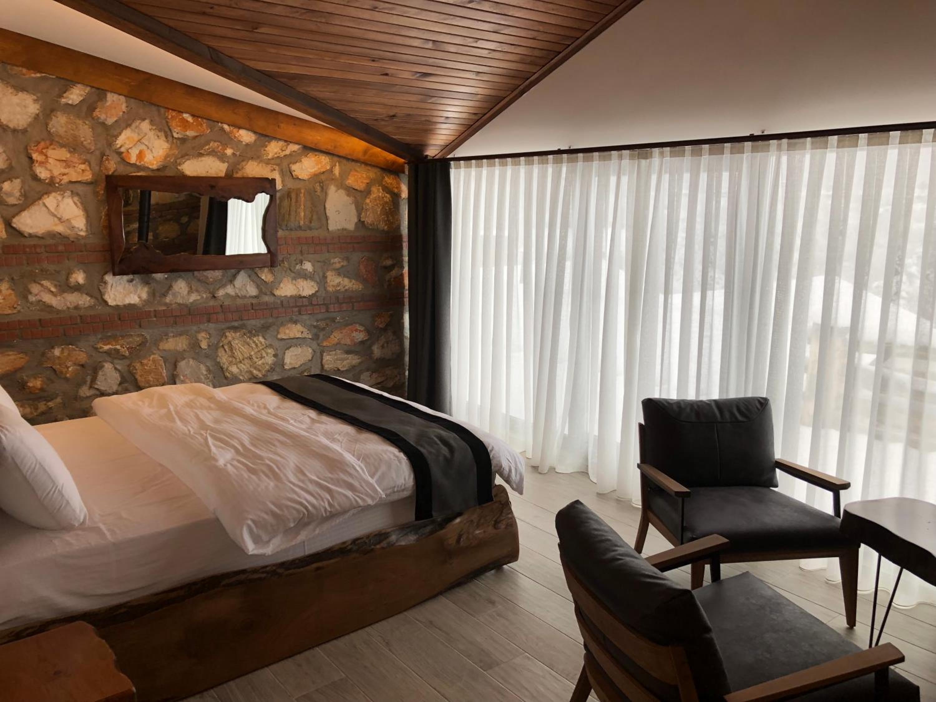 King Room with Mountain View - Photo 3