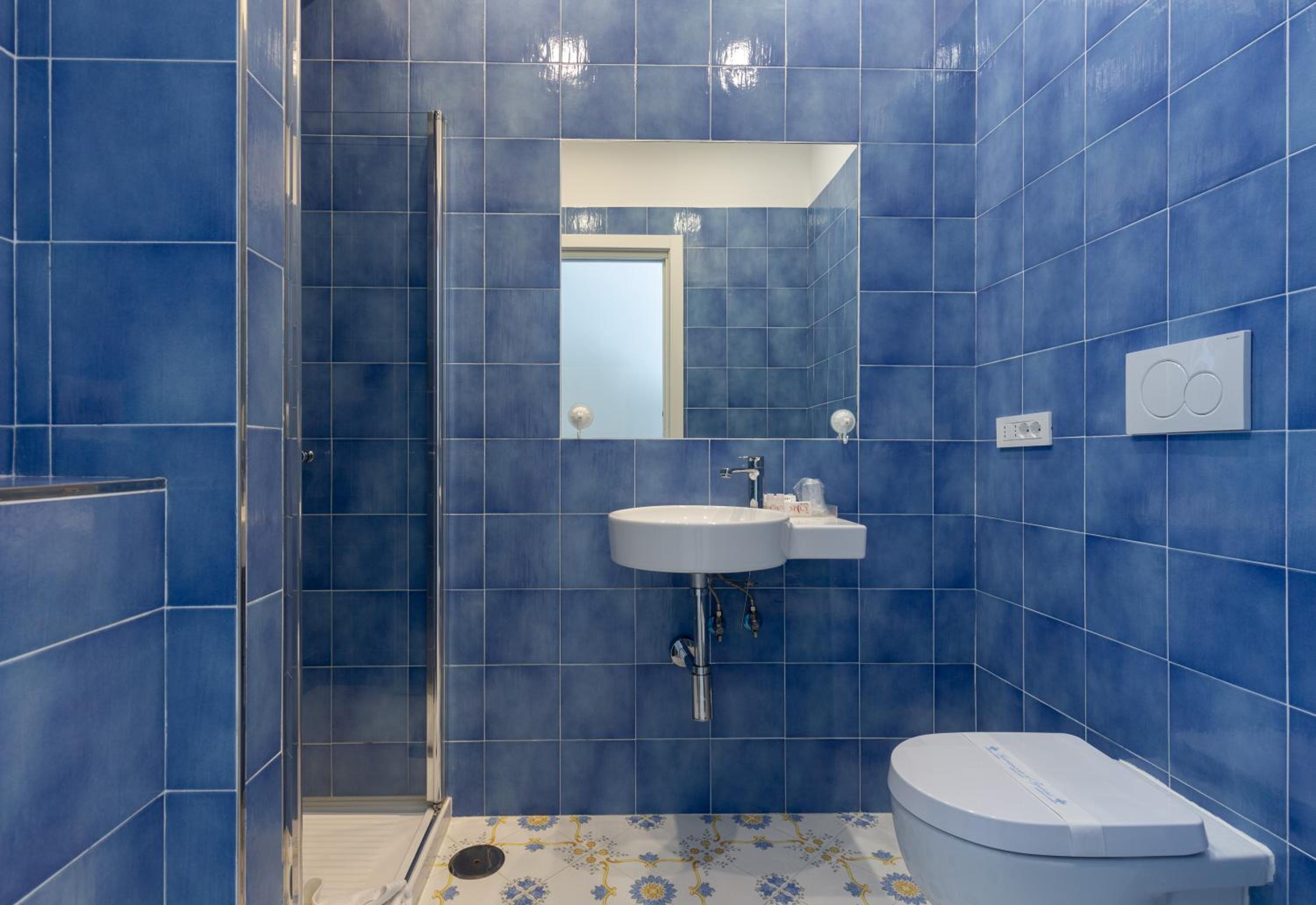 Double or Twin Room with Sea View - Photo 14