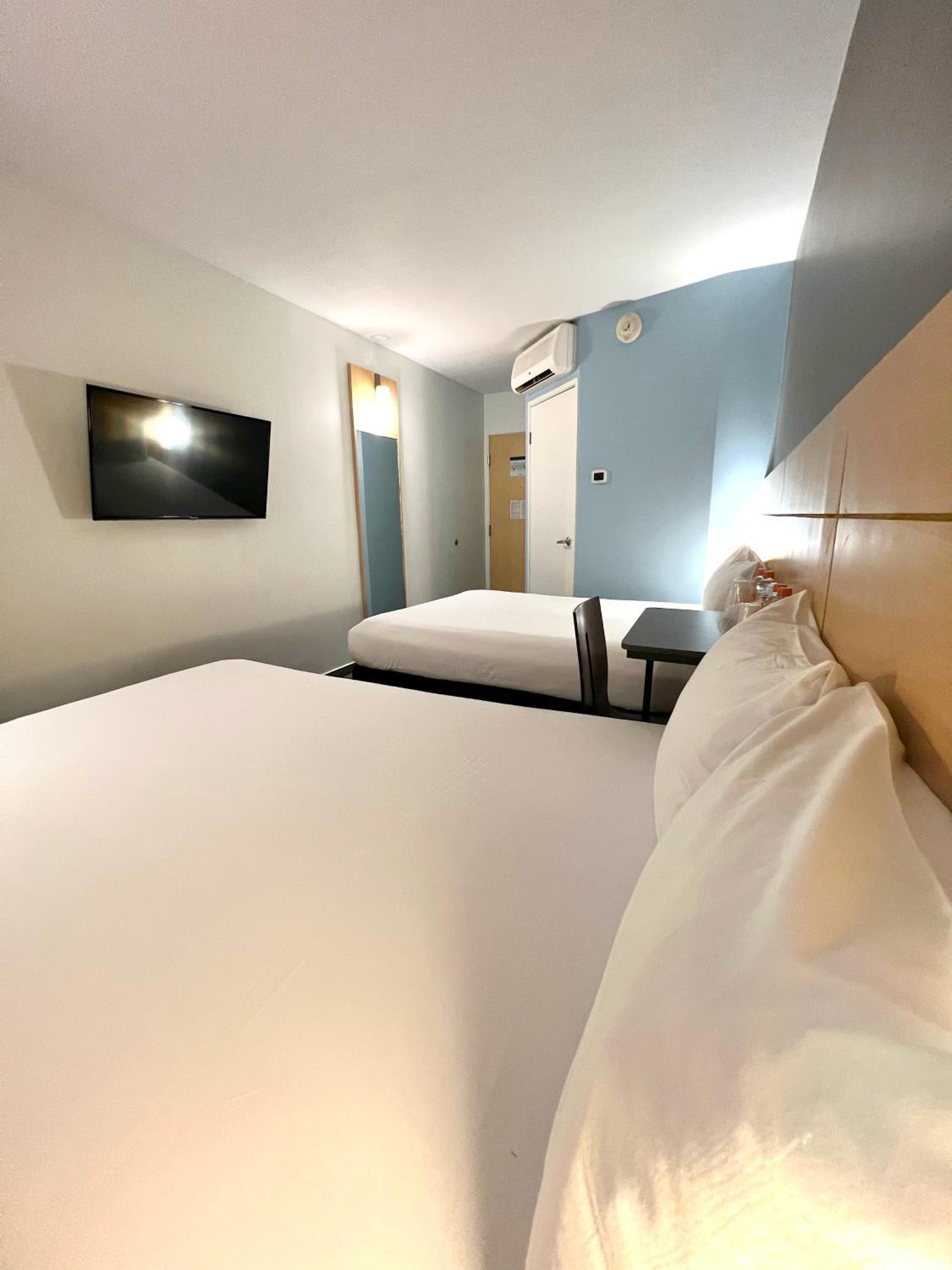 Double Room with Two Double Beds - Photo 7