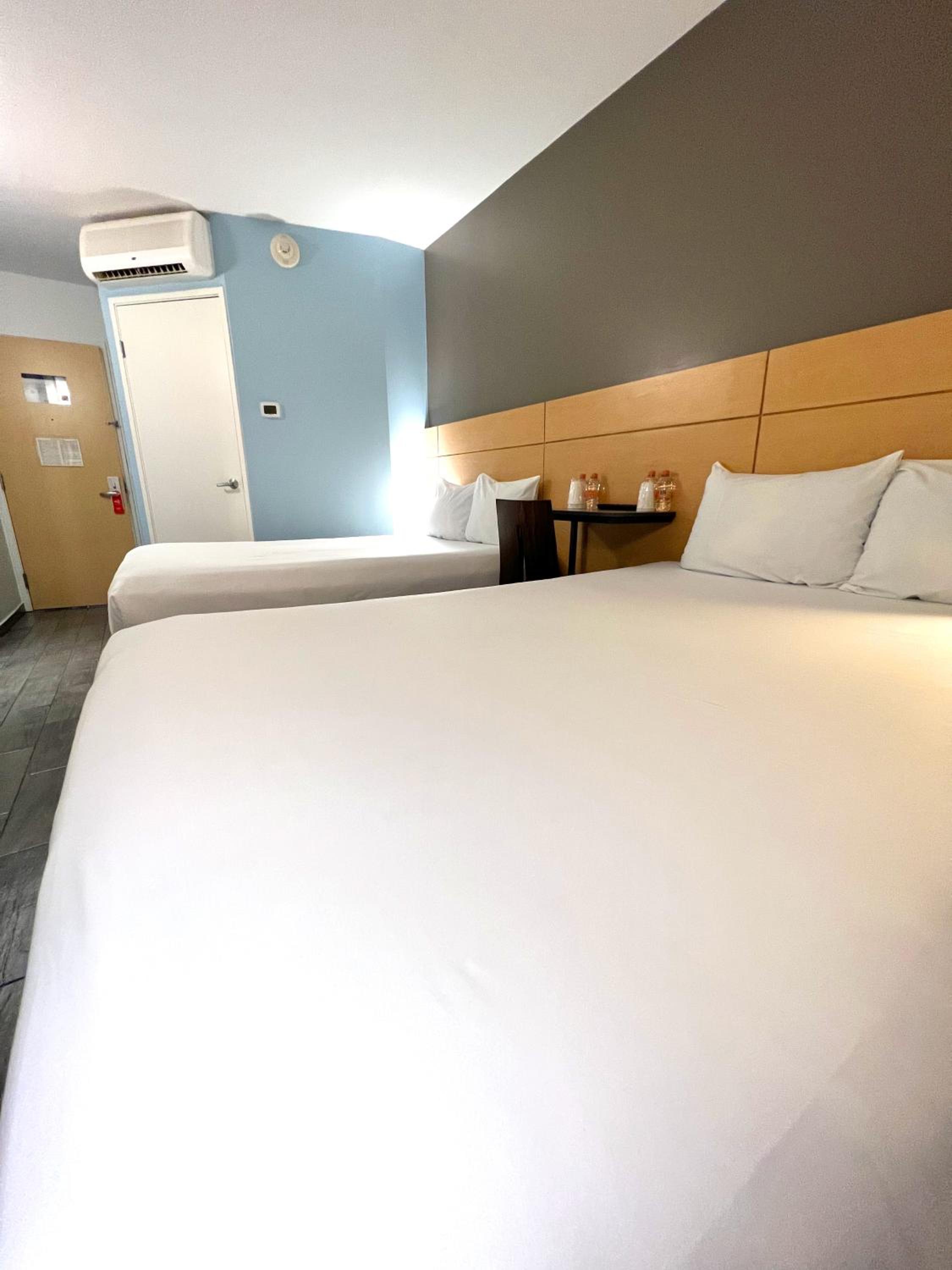 Double Room with Two Double Beds - Photo 6