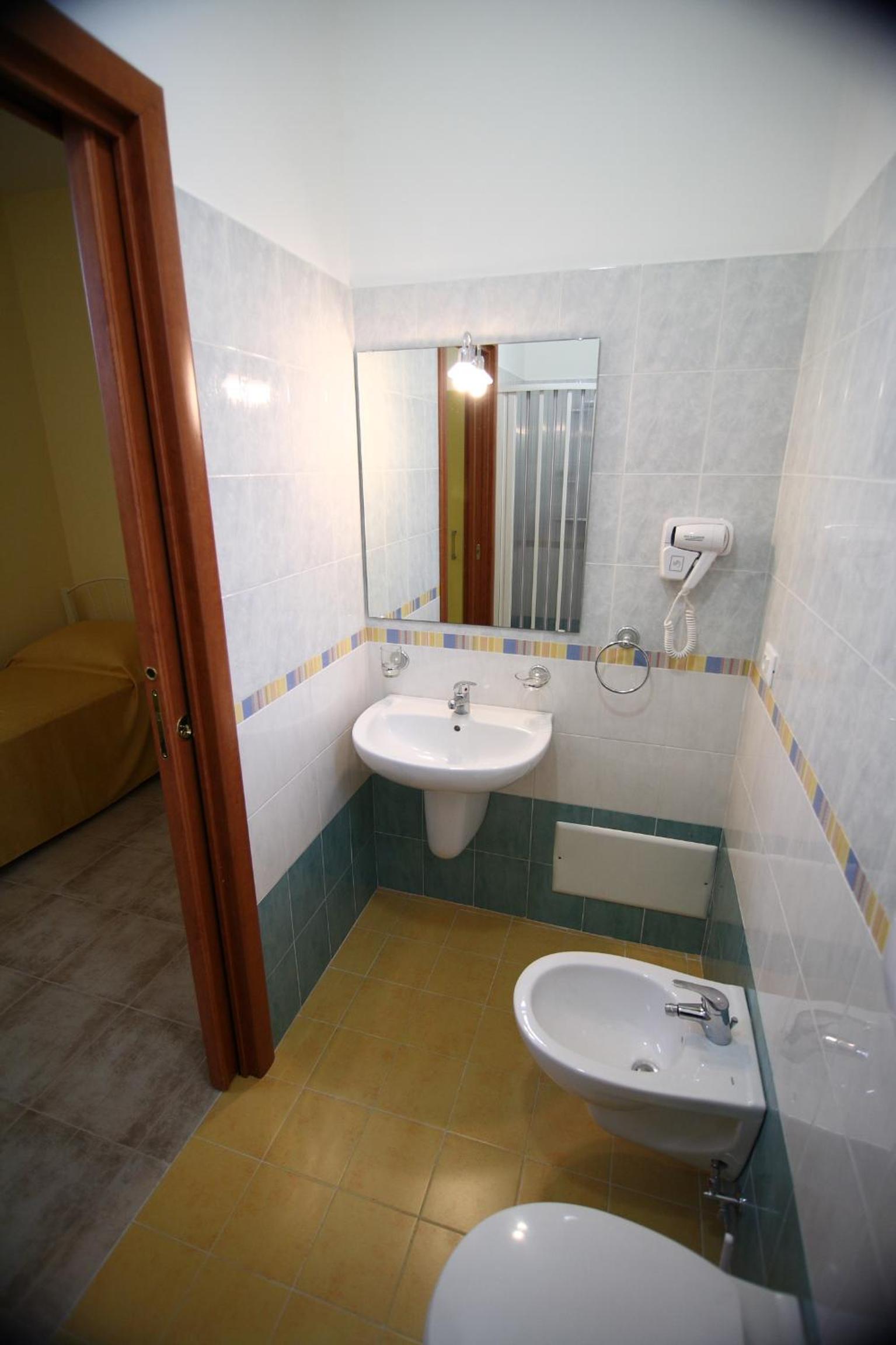 Single Room photo 3