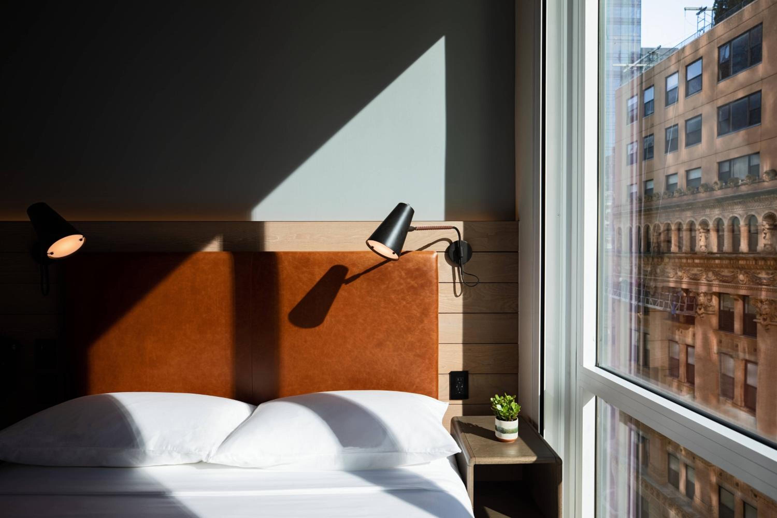 Queen Room with City View