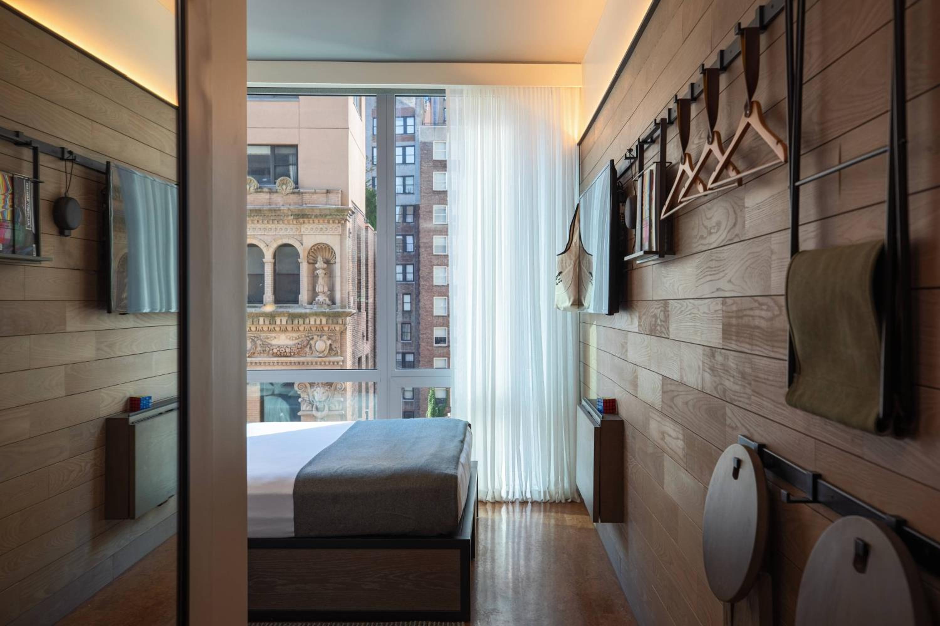 Queen Room with City View and Roll-In Shower - Mobility Access