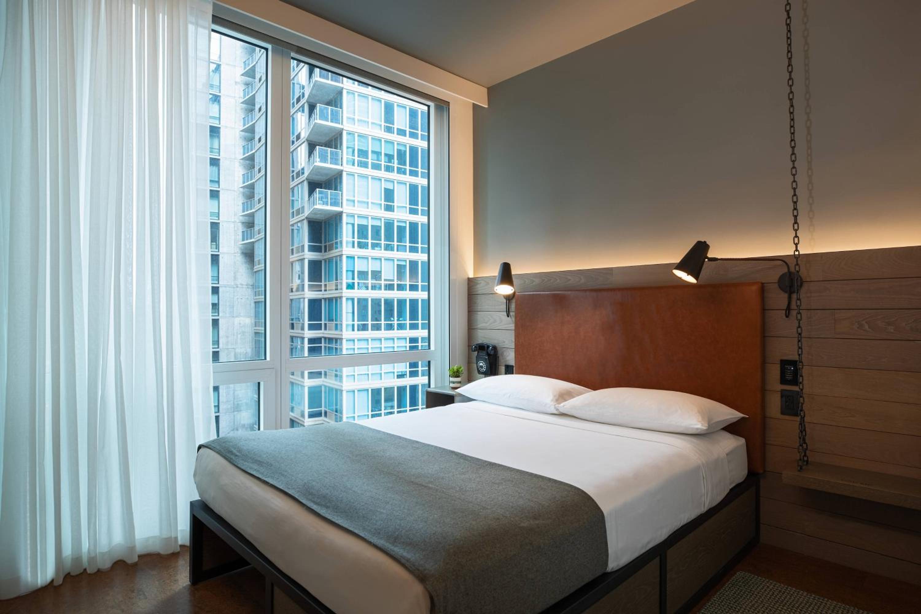 Queen Room with City View and Roll-In Shower - Mobility Access