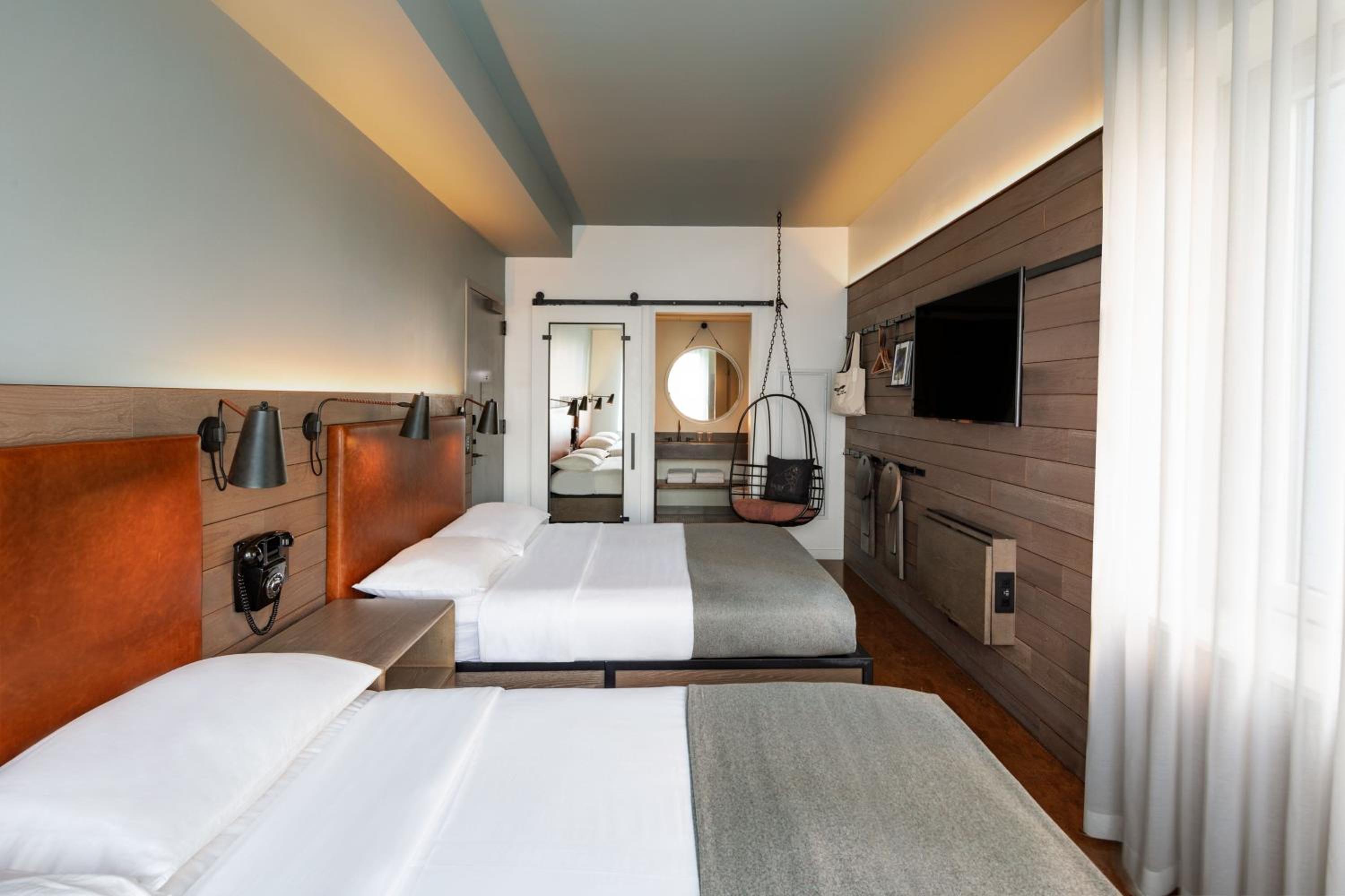 Queen Room with Two Queen Beds and Roll-In Shower - Mobility Access/Hearing Accessible