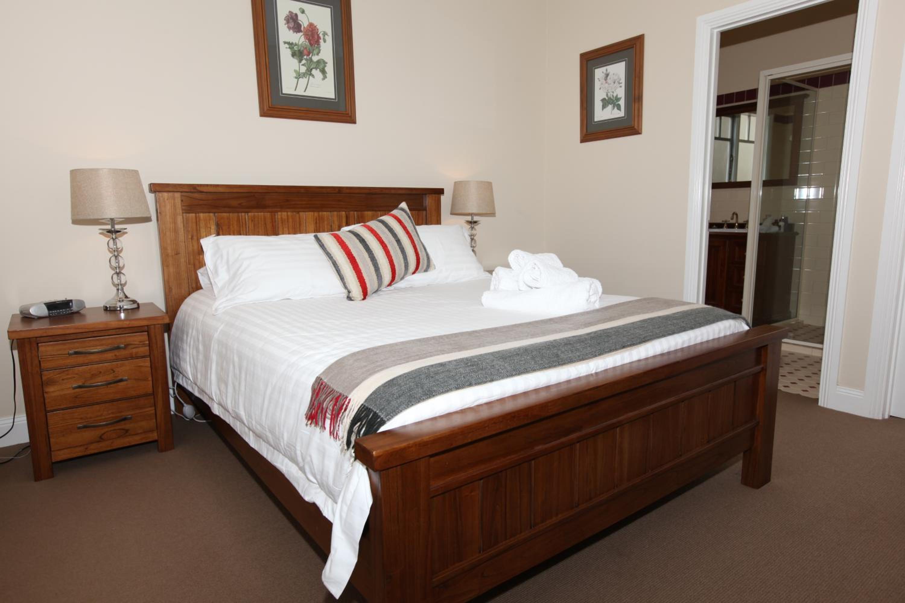 Suite 1 photo 1