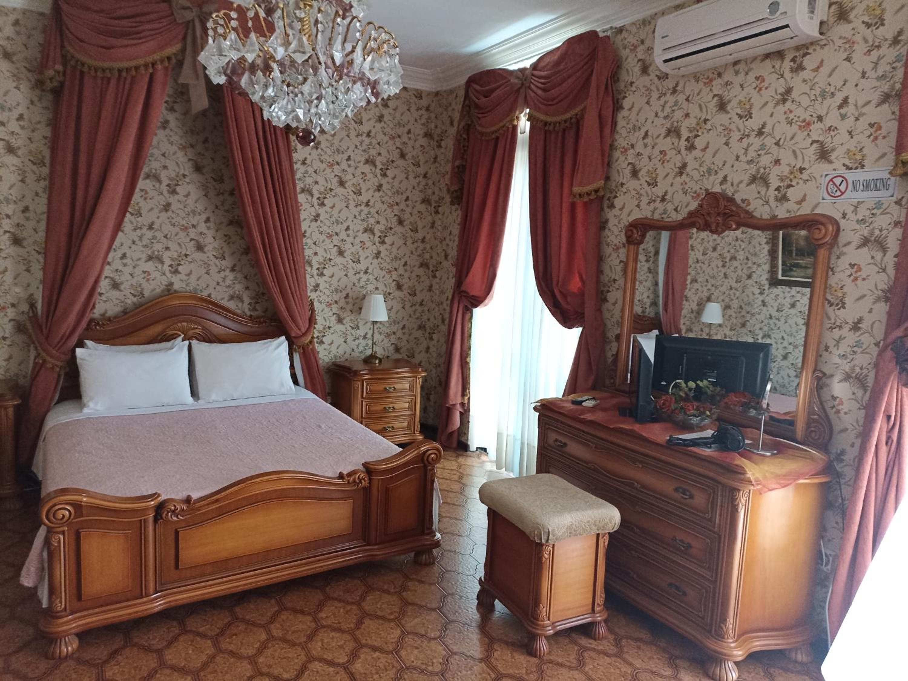 Villa with Garden View