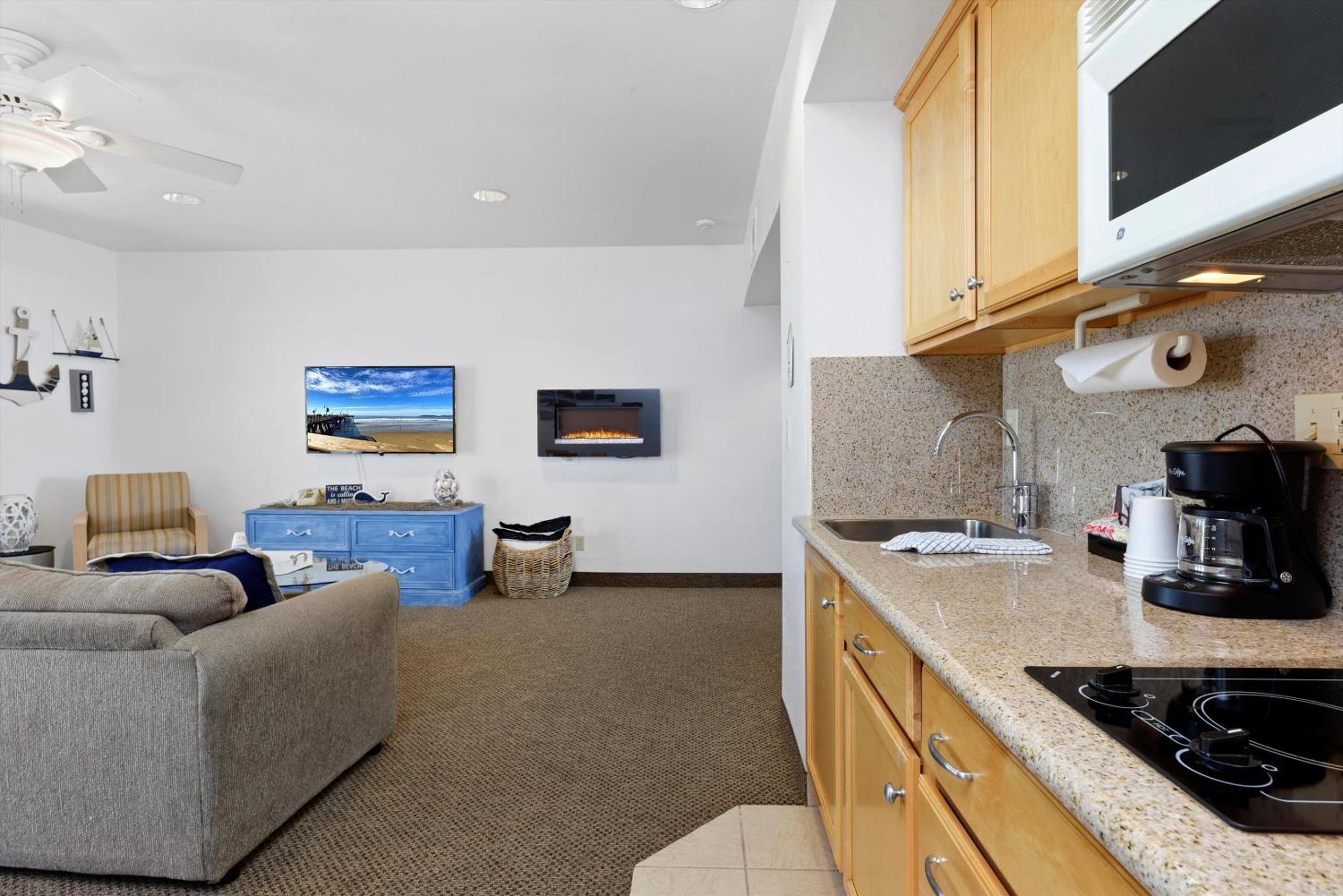 Queen Suite with Ocean View - Photo 8