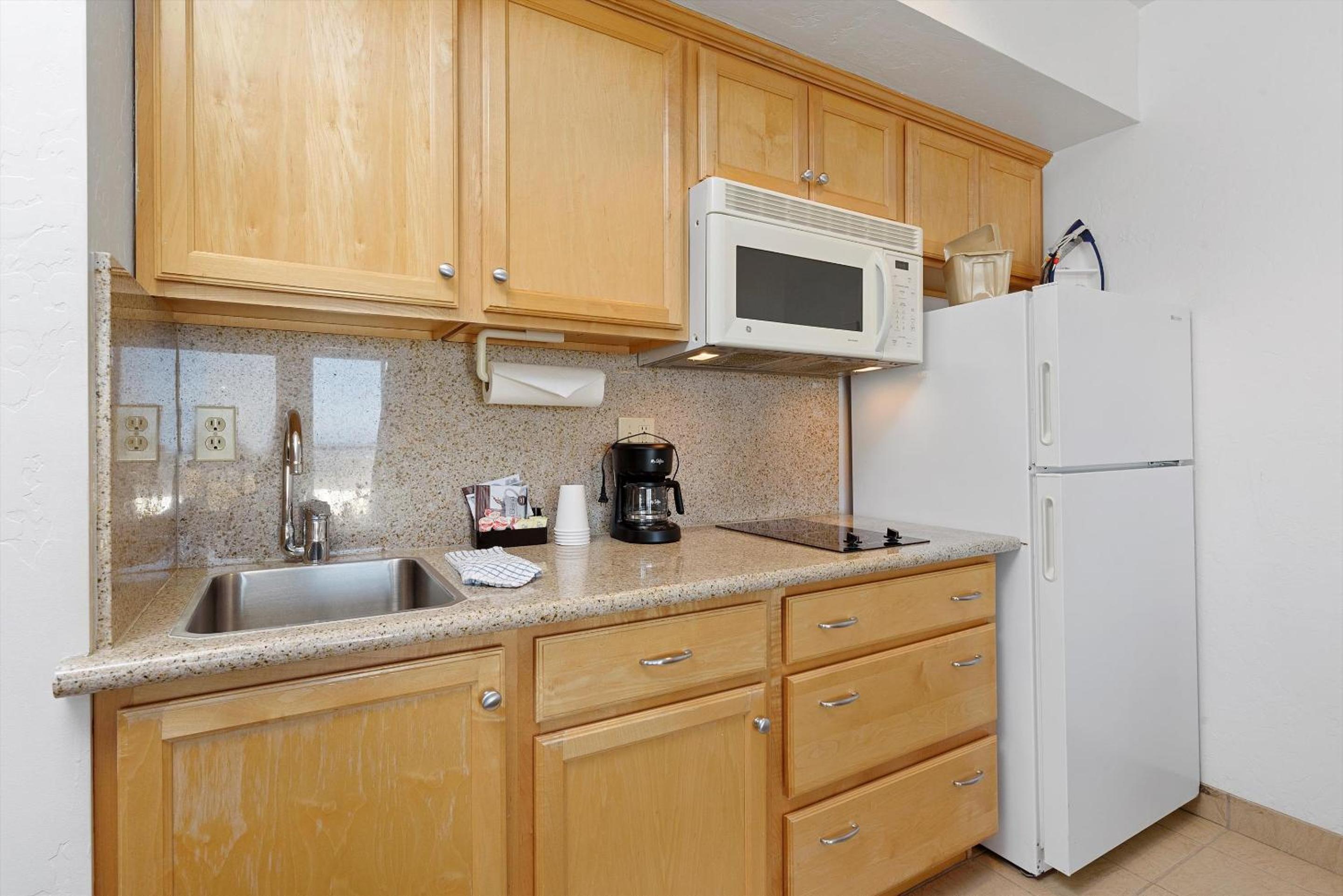 Queen Suite with Ocean View - Photo 10