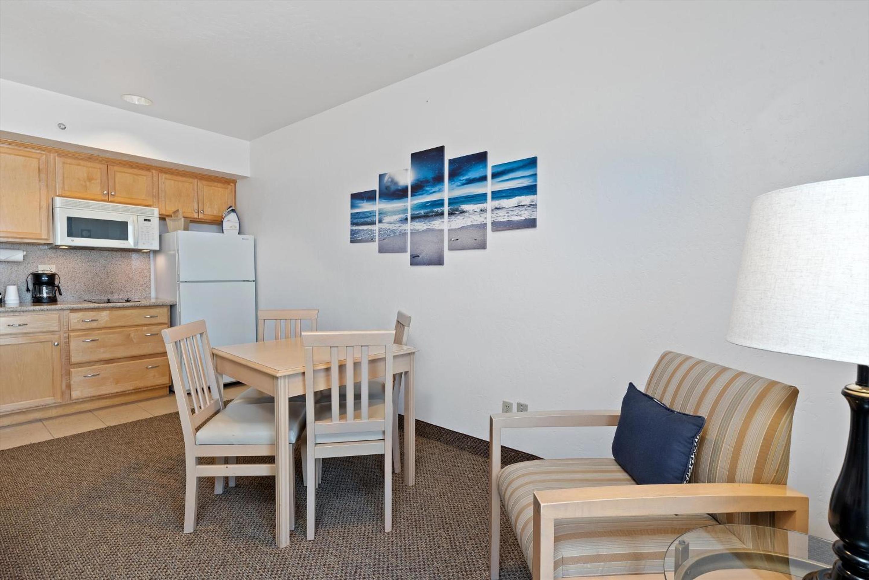 Queen Suite with Ocean View - Photo 11