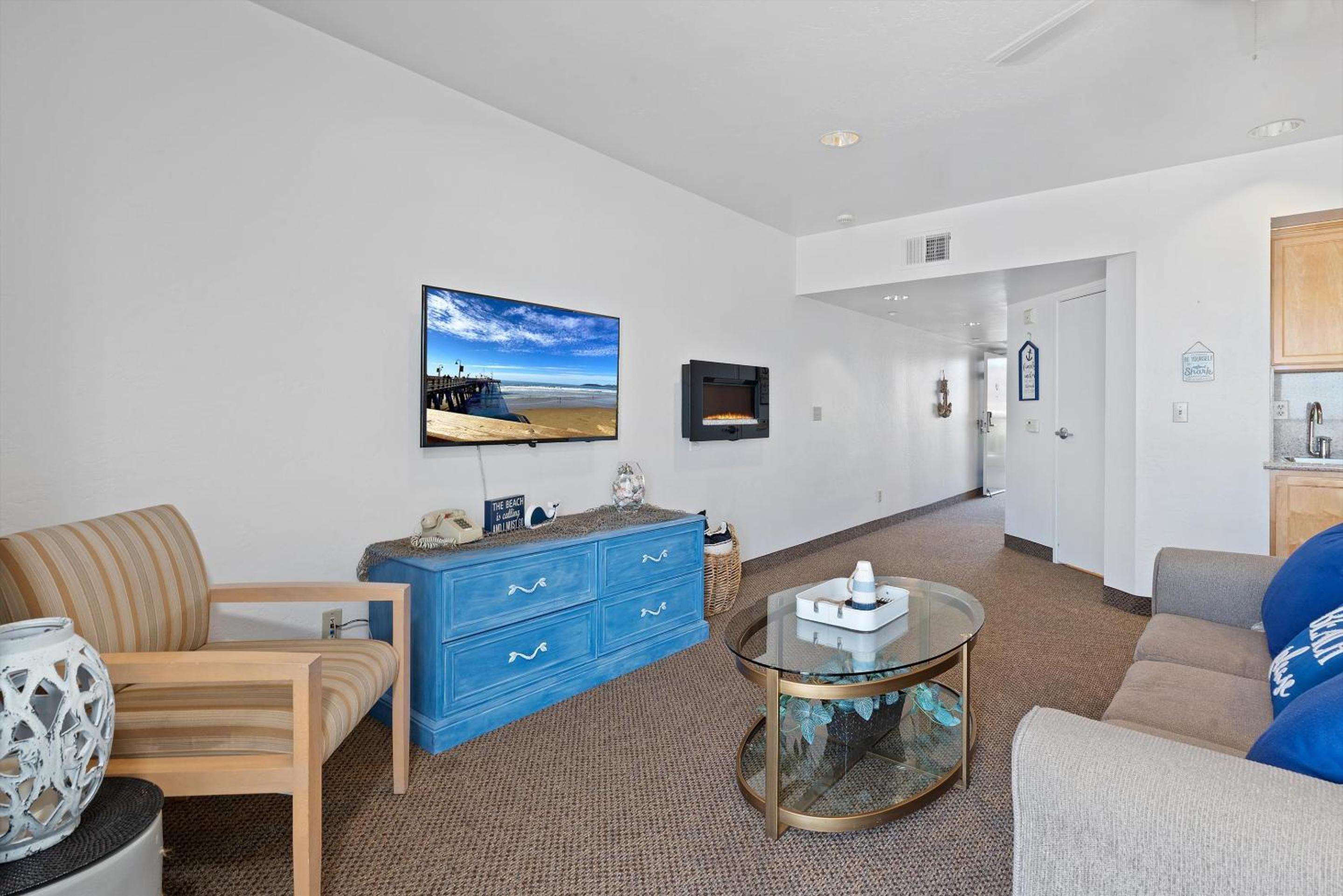 Queen Suite with Ocean View - Photo 9