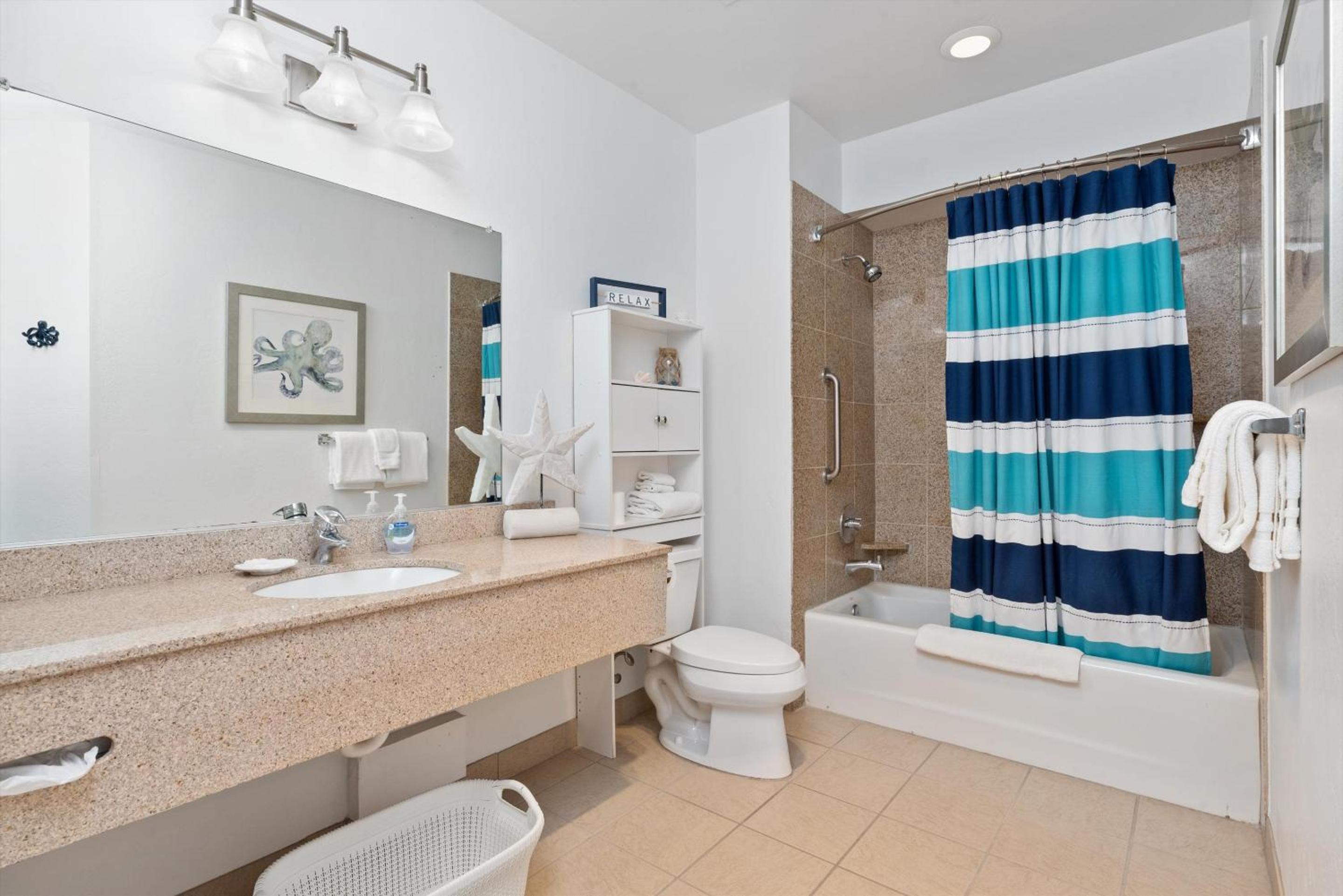 Queen Suite with Ocean View - Photo 13