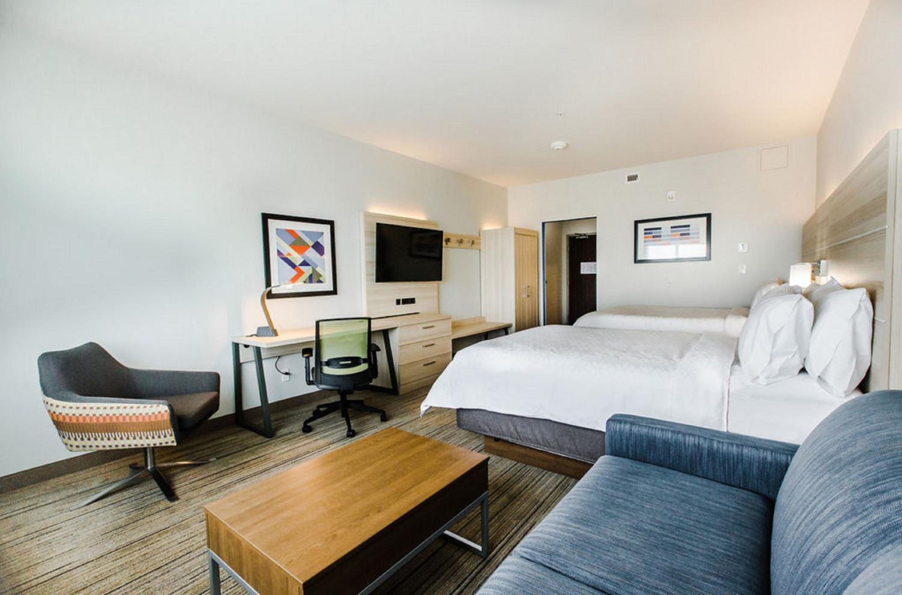 Queen Studio Suite with Two Queen Beds - Non-Smoking - Photo 11