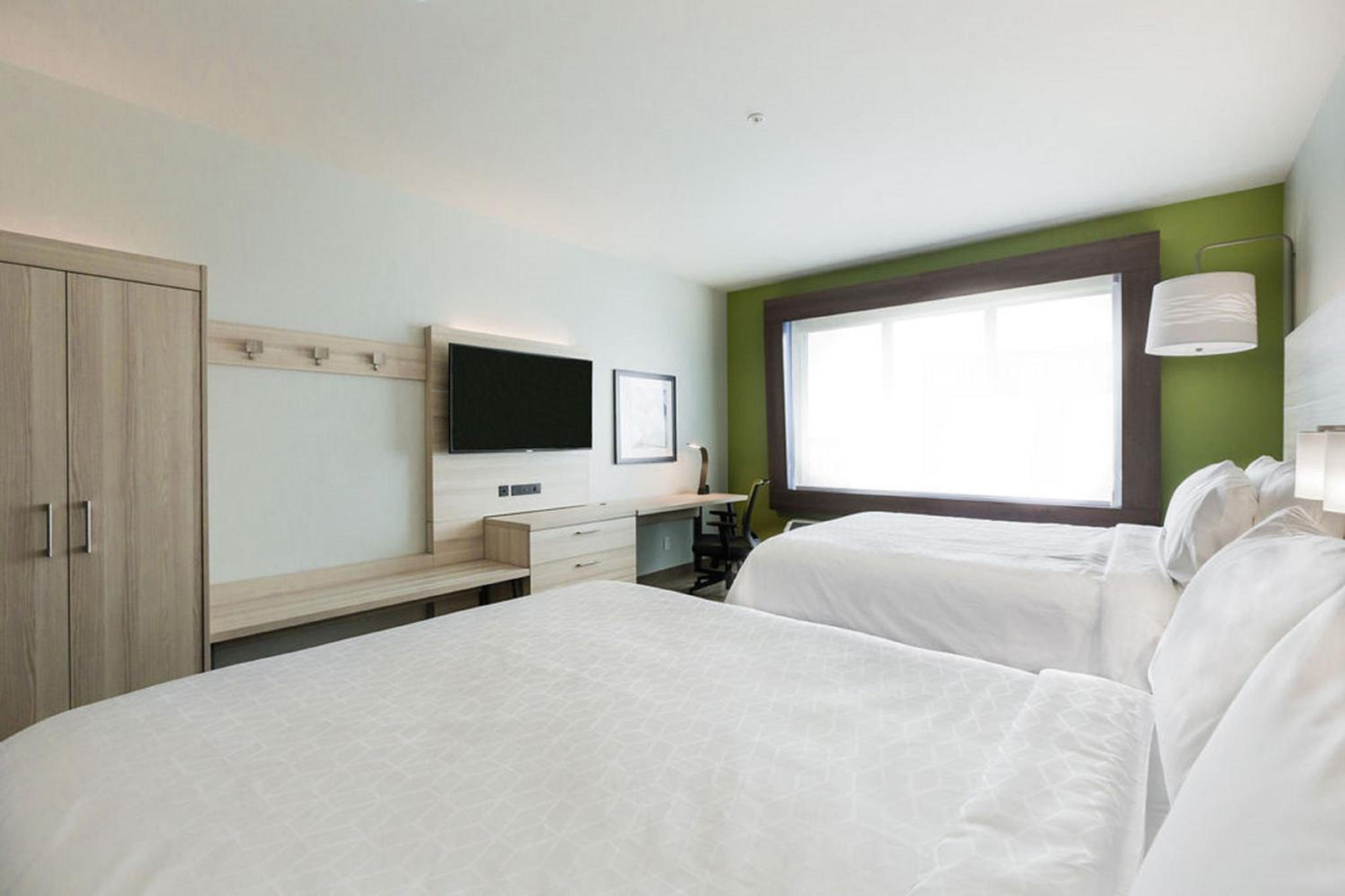 Queen Studio Suite with Two Queen Beds - Non-Smoking - Photo 10