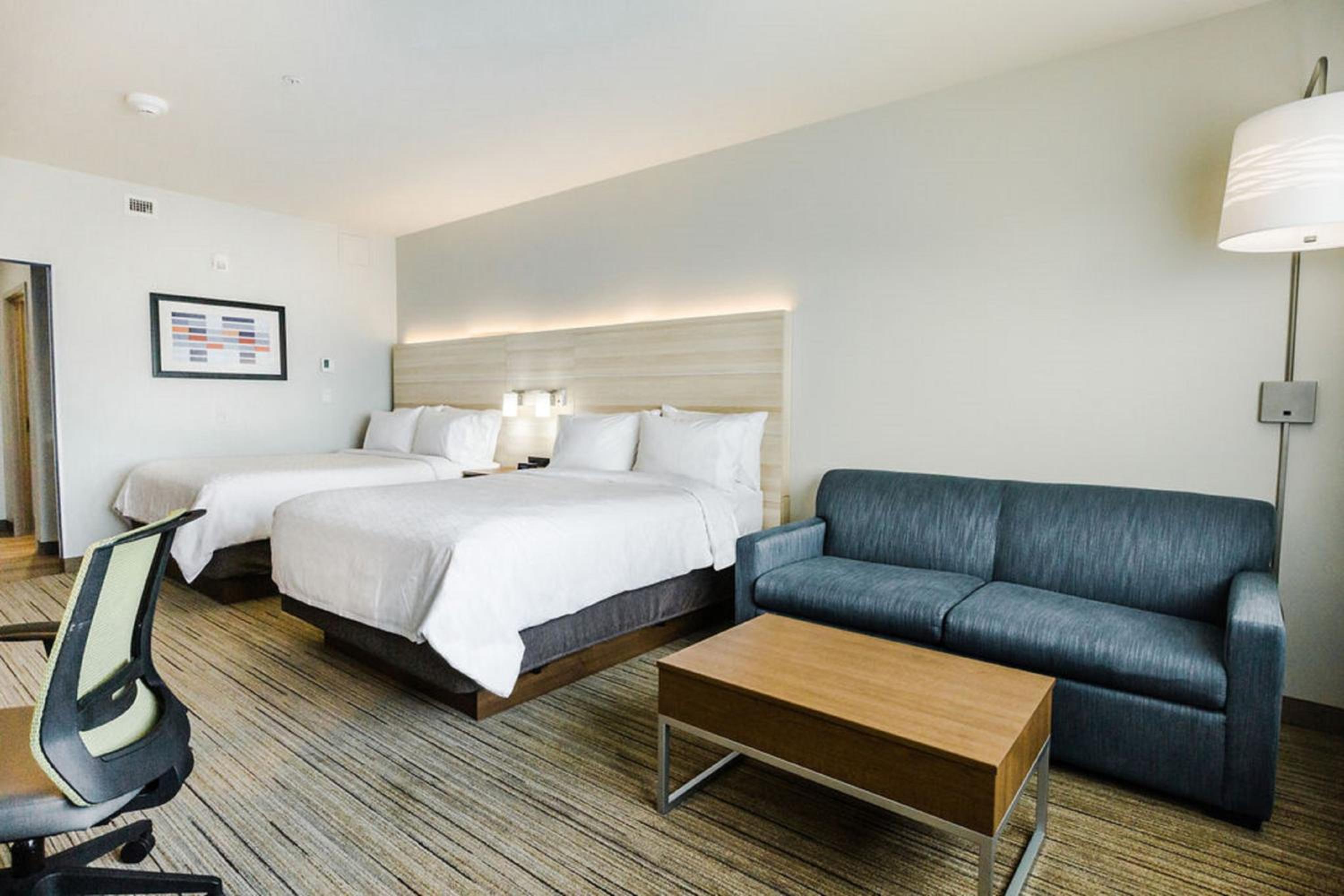 Queen Studio Suite with Two Queen Beds - Non-Smoking - Photo 13