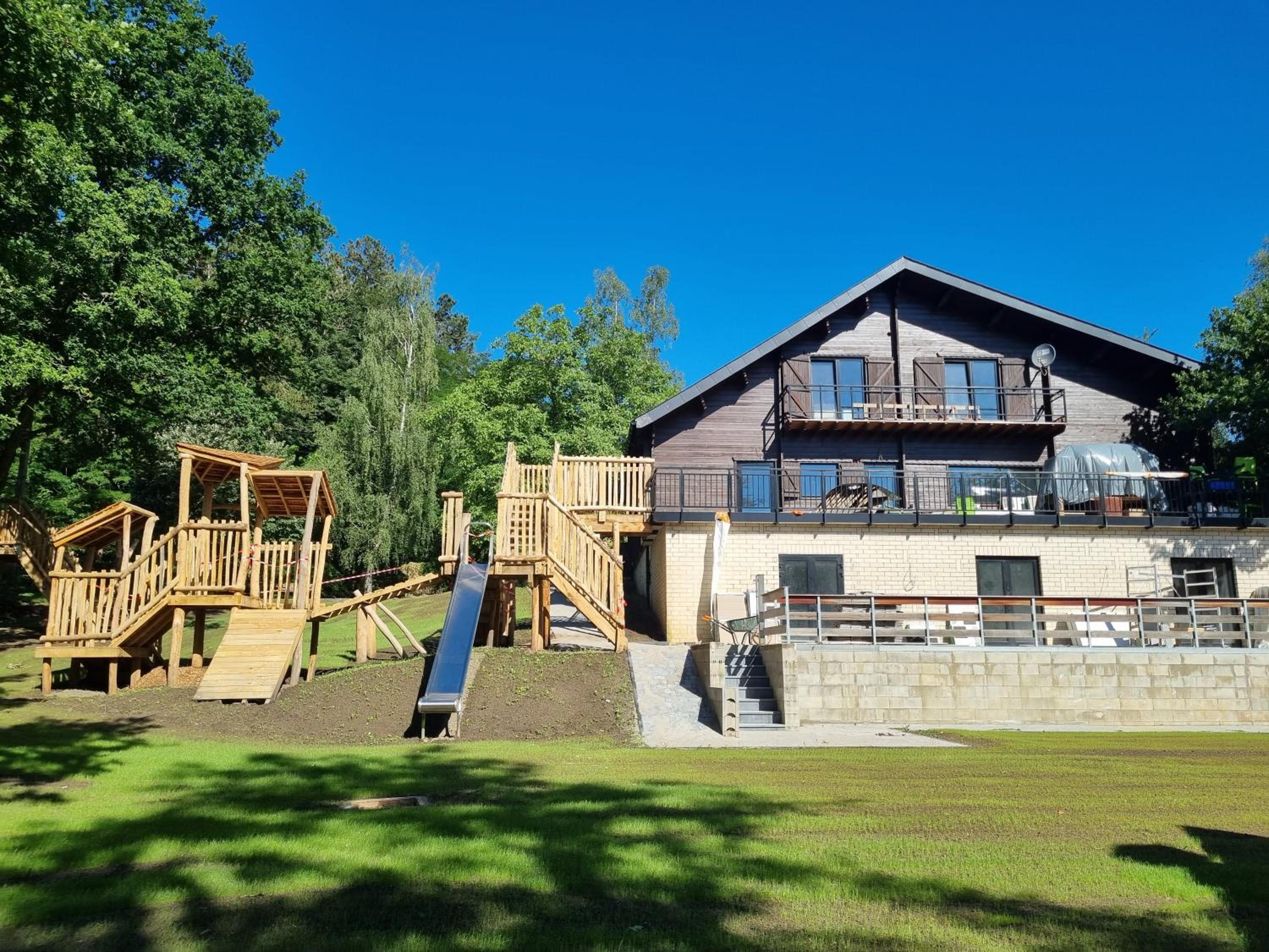 Seven-Bedroom House photo 2