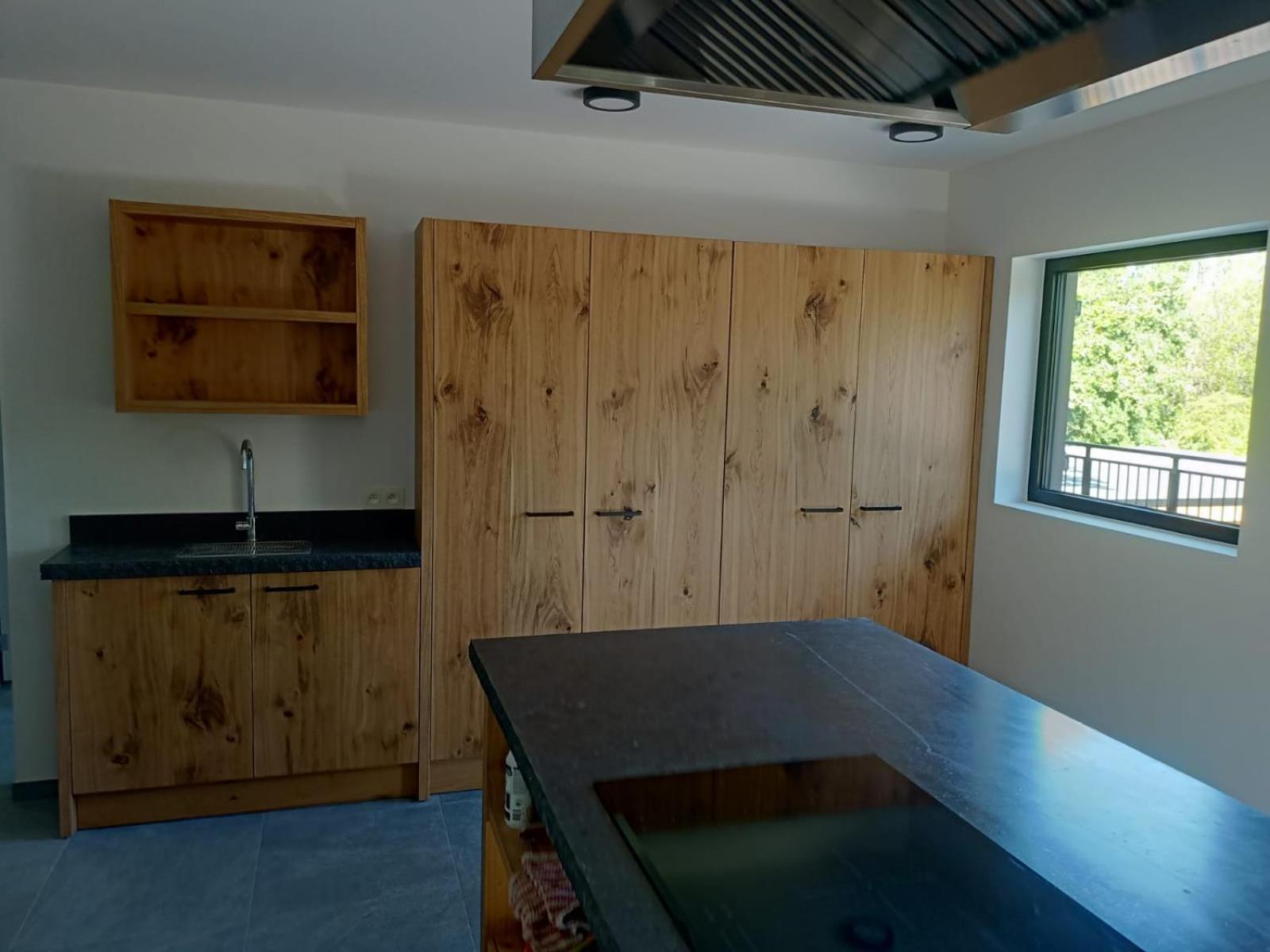 Seven-Bedroom House photo 3