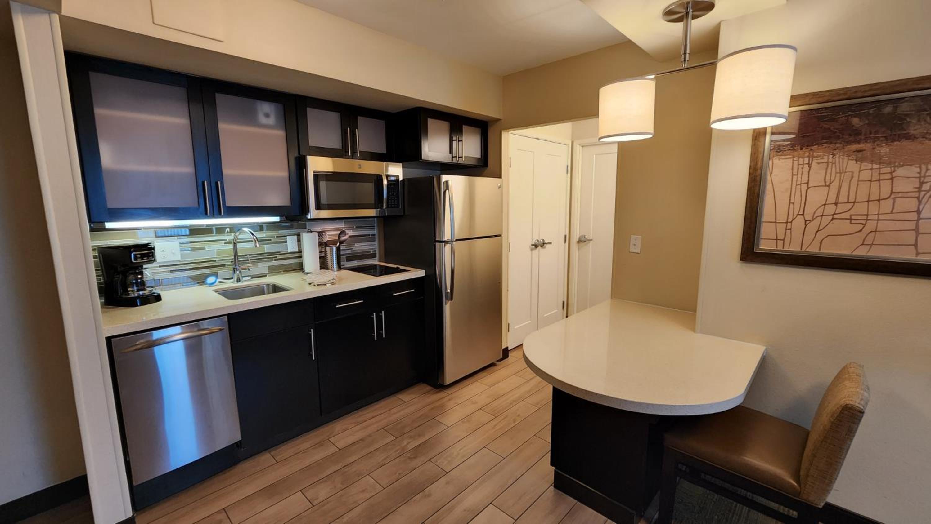 One-Bedroom King Suite thumbnail 5