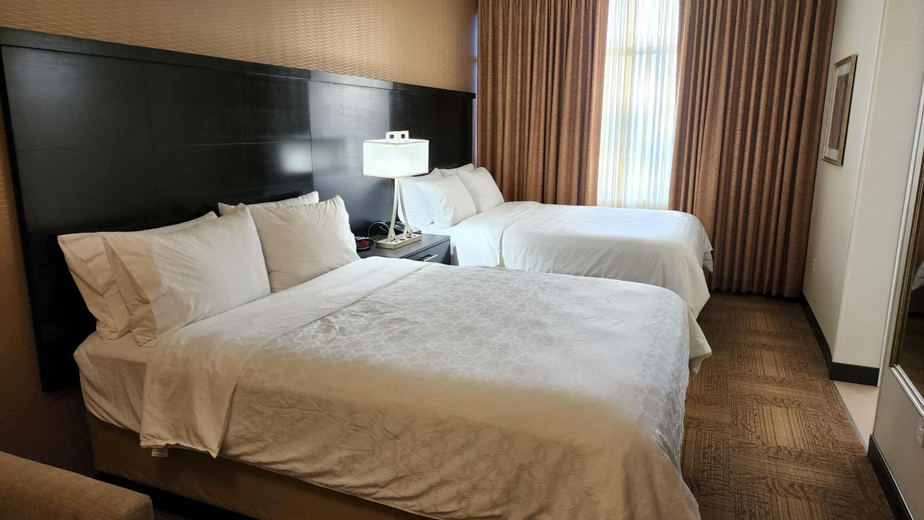 Available room thumbnail 6