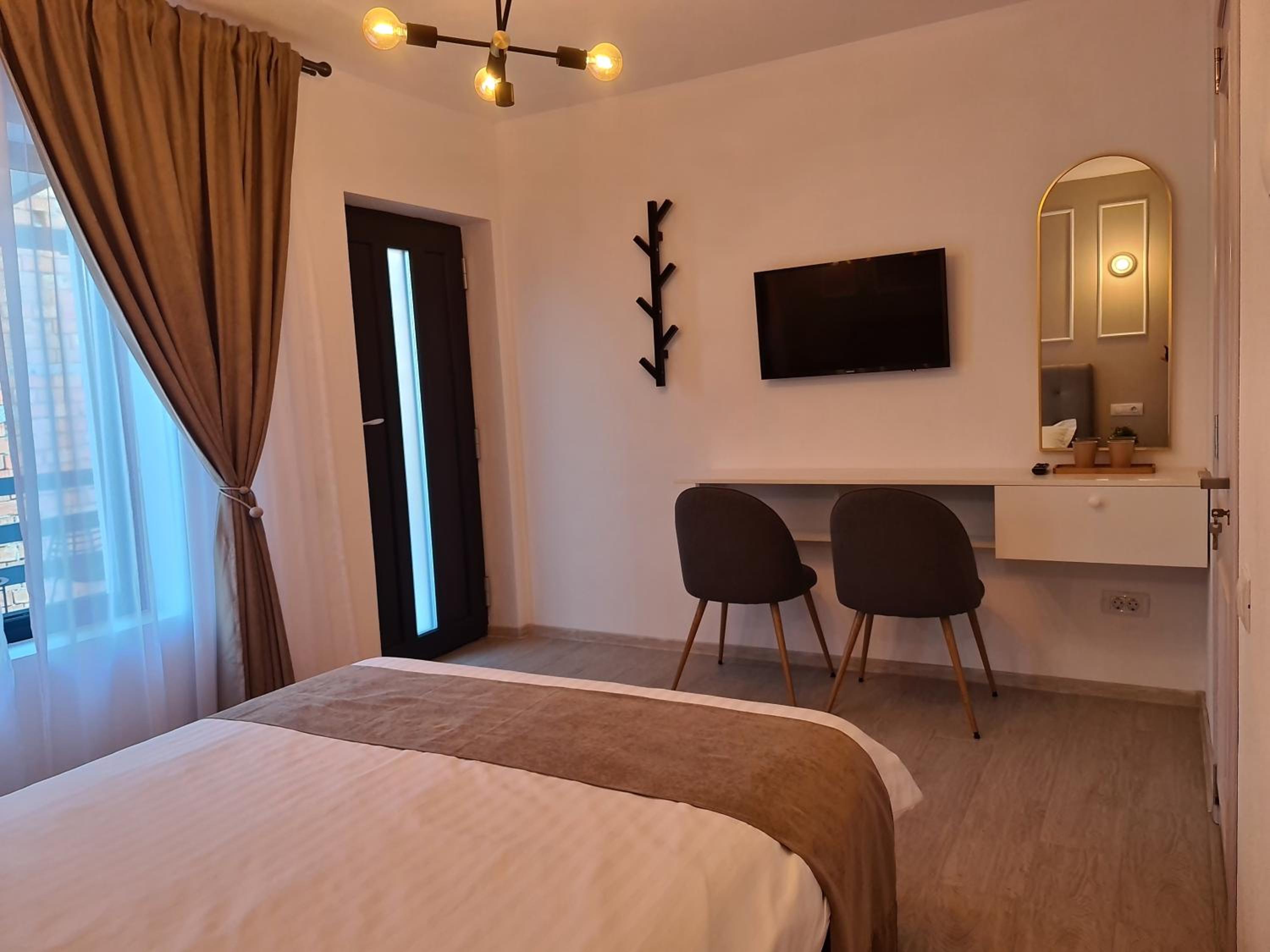 Double Room - Photo 8