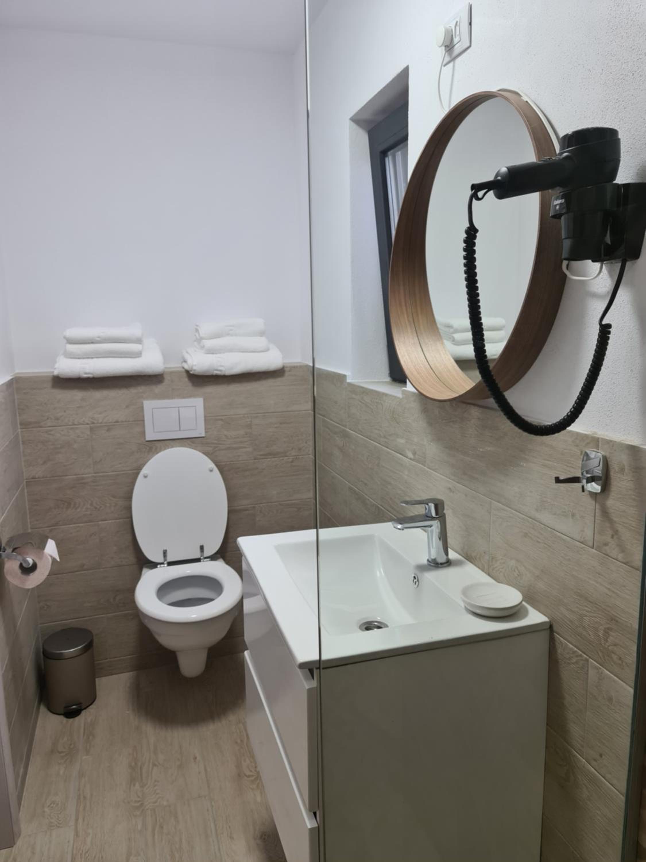 Double Room - Photo 4