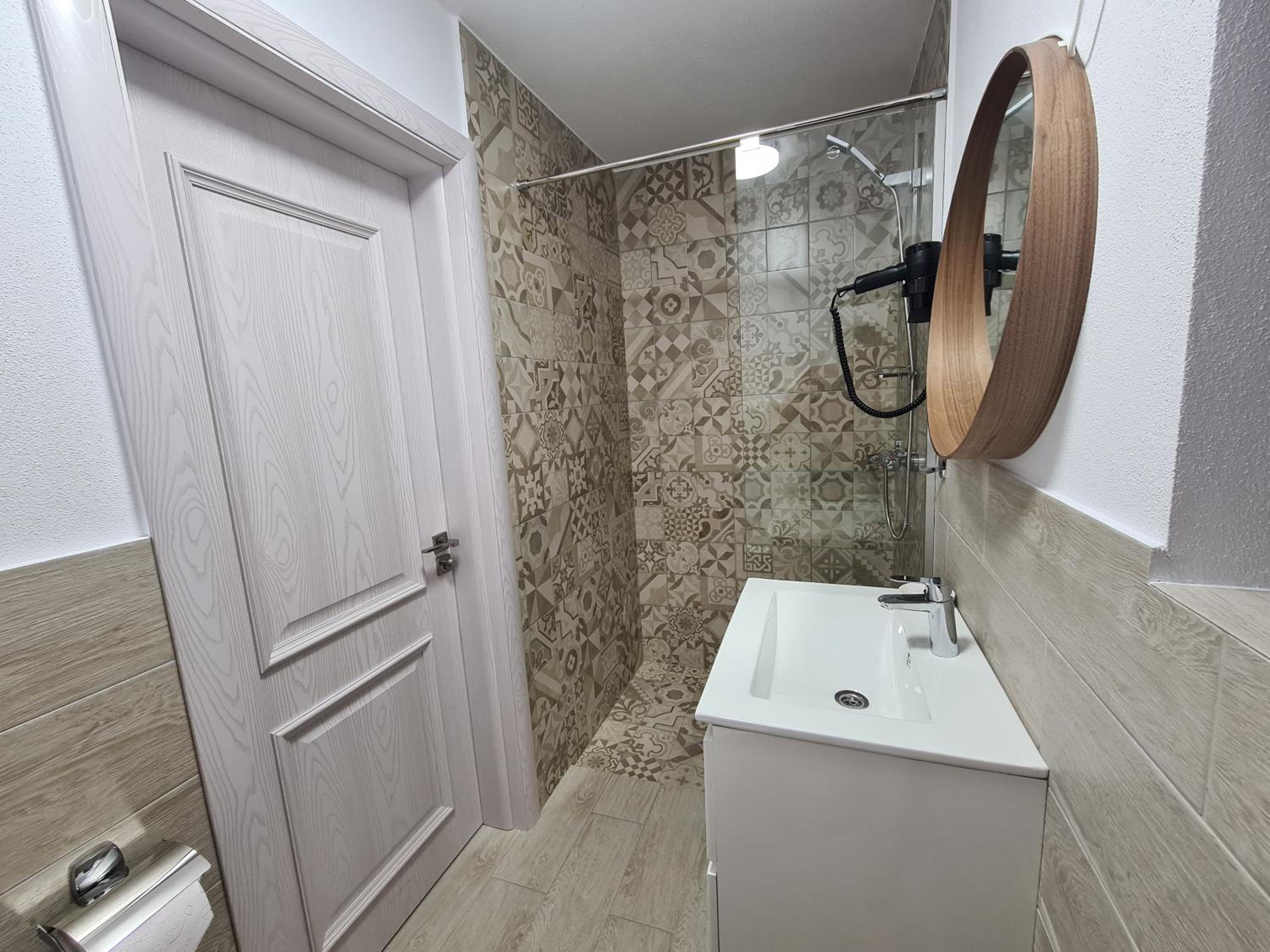 Double Room - Photo 6