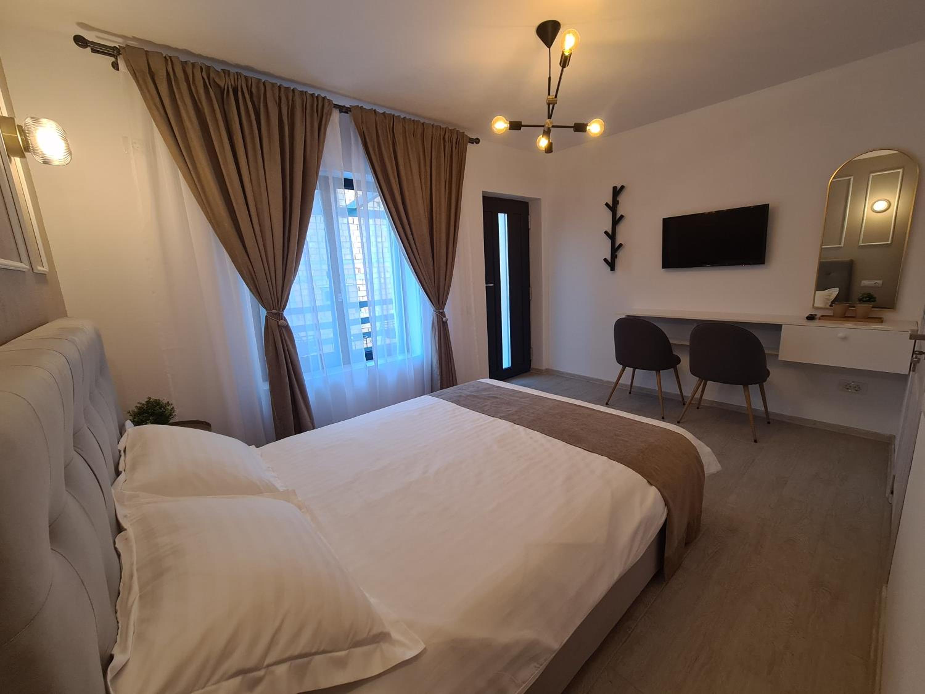 Double Room - Photo 9