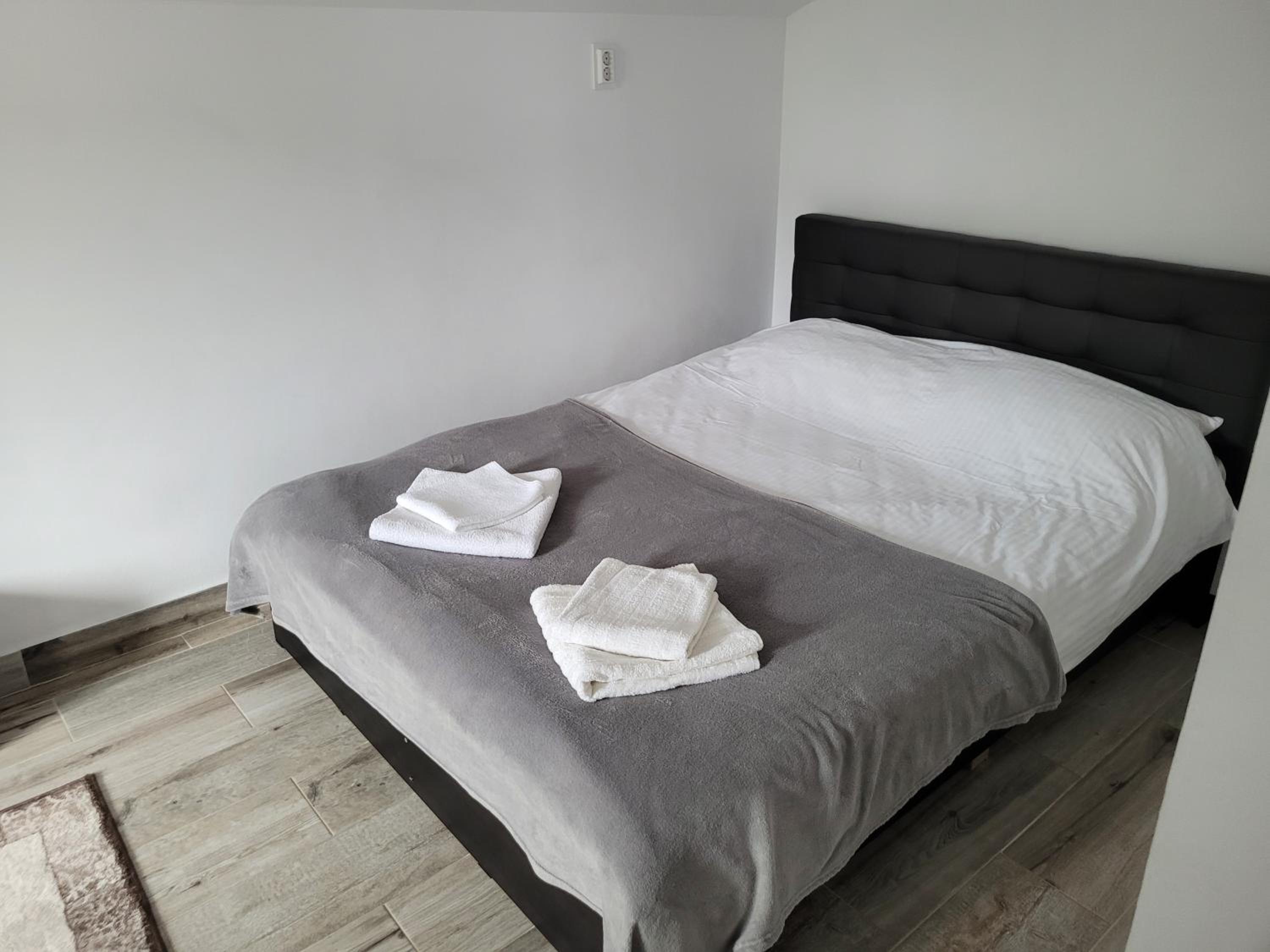 One-Bedroom Apartment - Photo 6