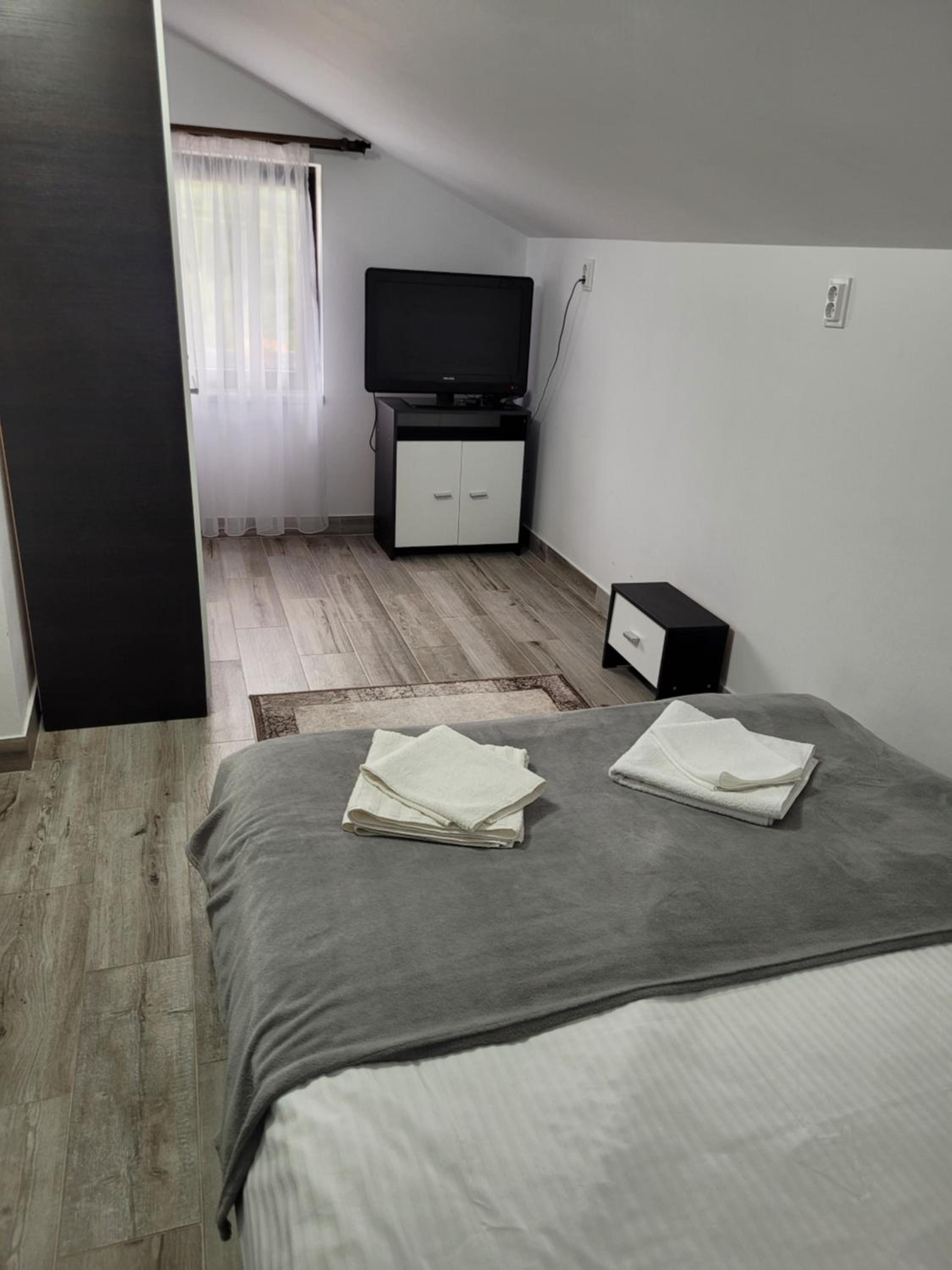 One-Bedroom Apartment - Photo 5
