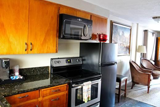 One Bedroom Suite with One King & One Queen Bed