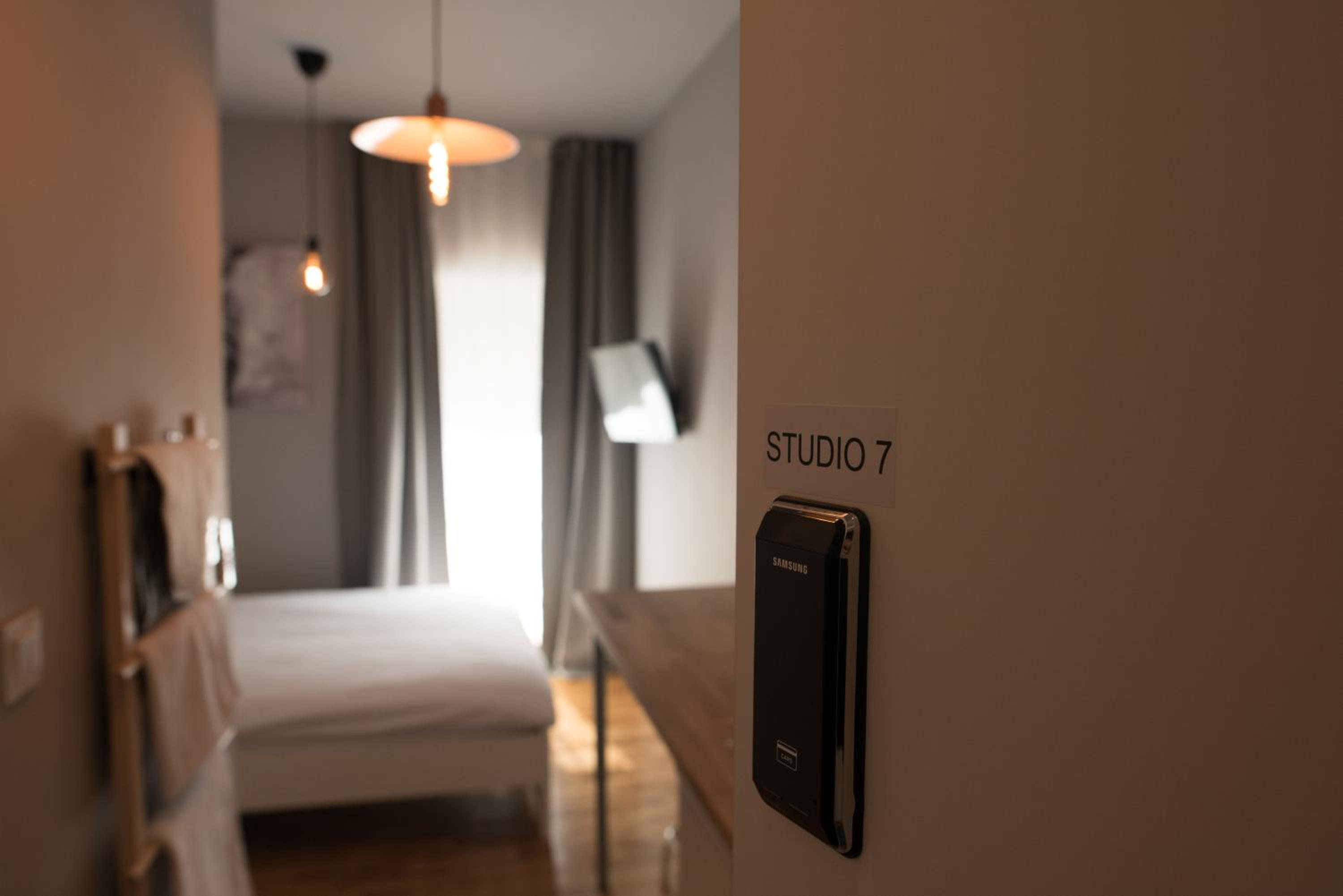 Double Room with Private Bathroom - Photo 1