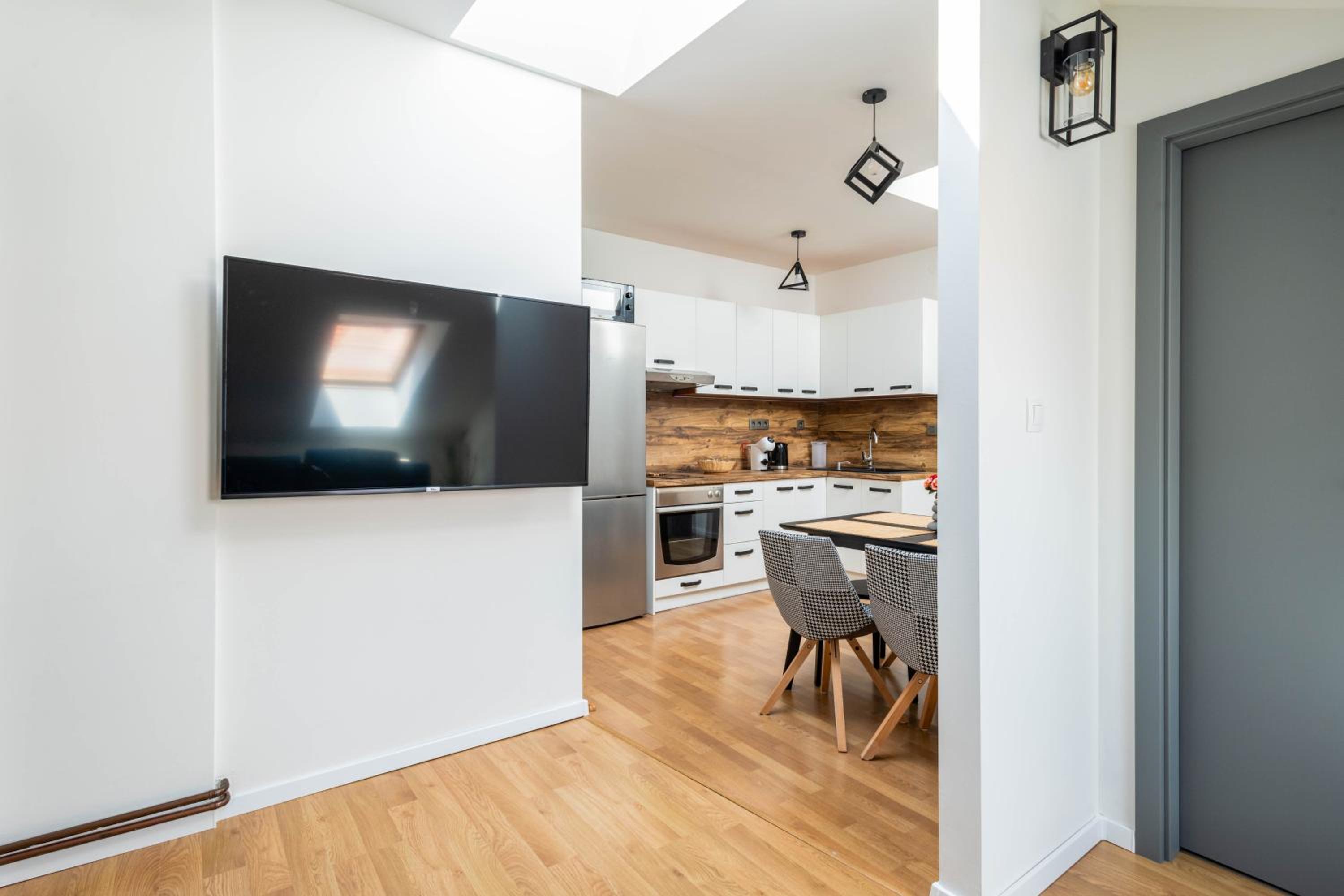 Two-Bedroom Apartment - Photo 9