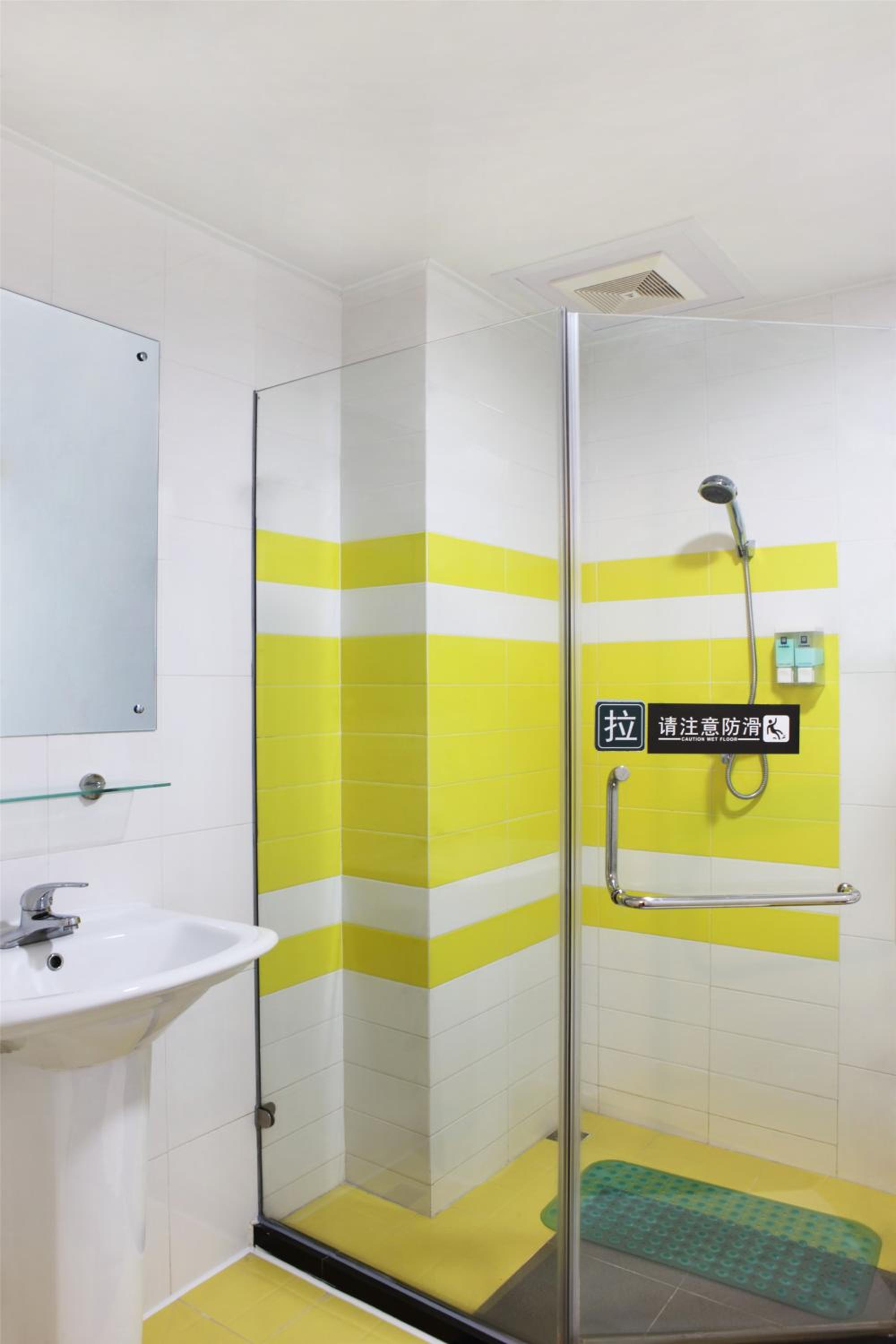 Queen Room - Photo 1