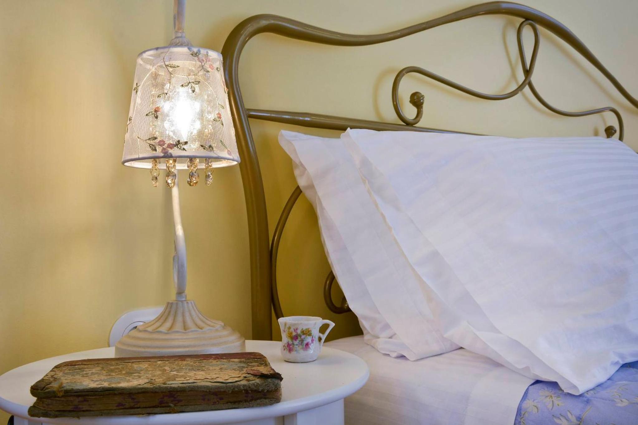 Double Room with Balcony - Photo 8