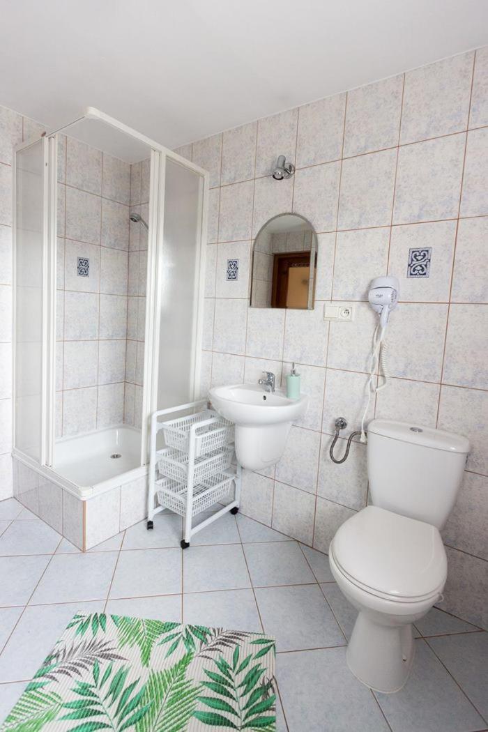 Quadruple Room - Photo 8