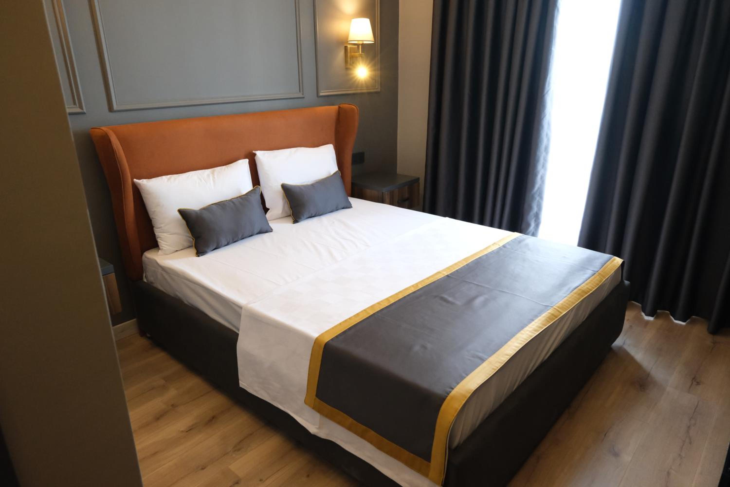Standard Double Room - Photo 13