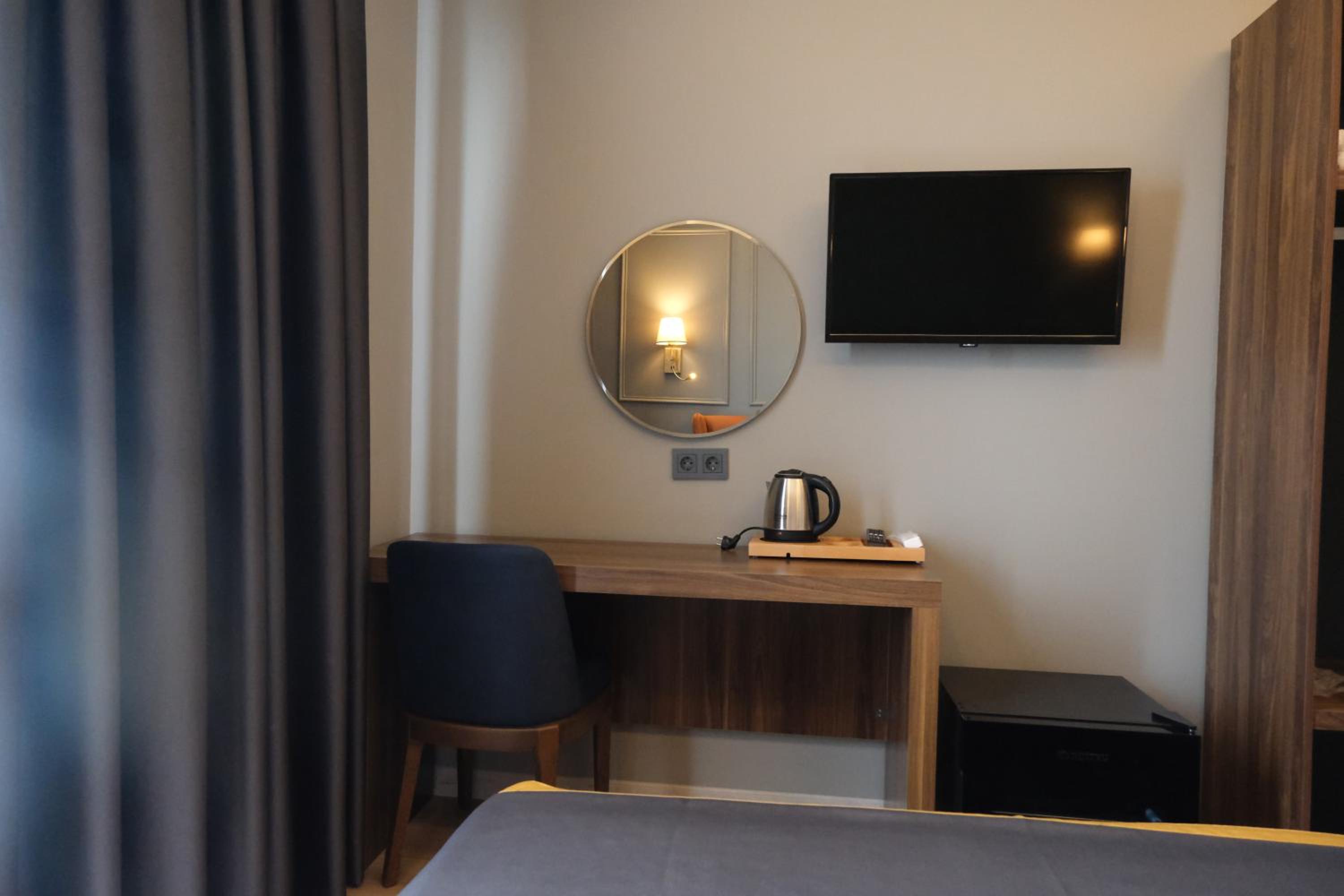 Standard Double Room - Photo 12