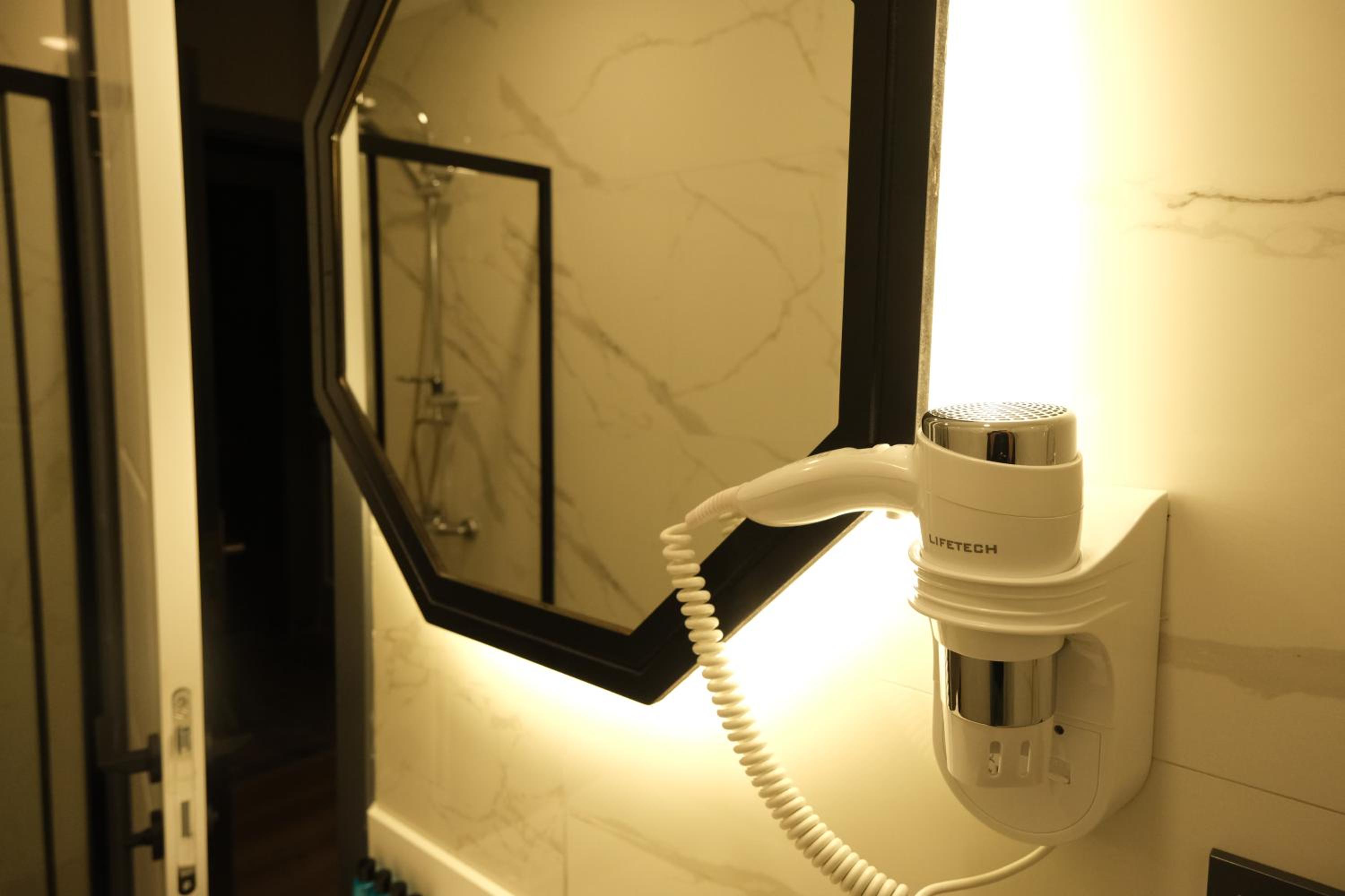 Standard Double Room - Photo 8