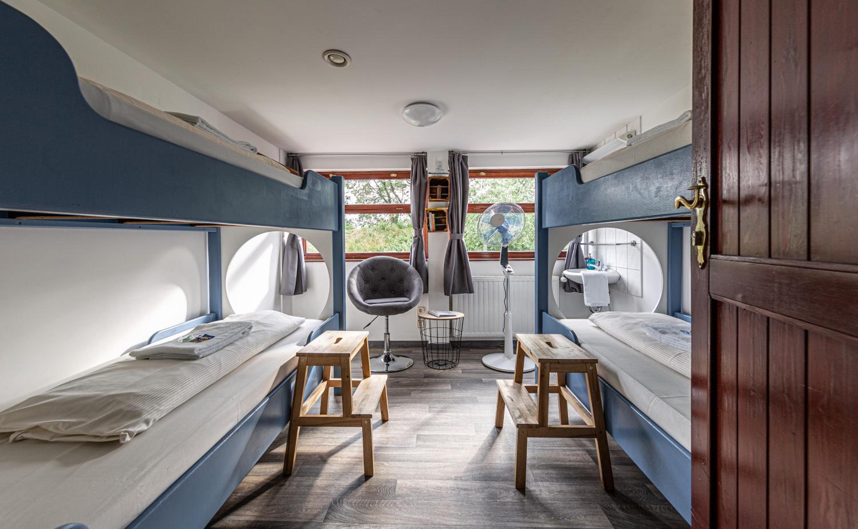 Cabin on Boat (4 Adults) photo 1