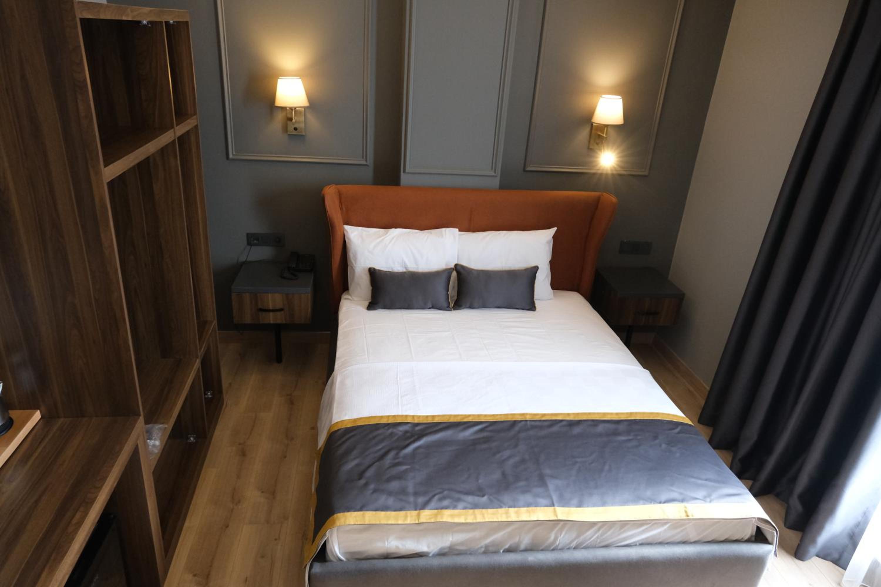 Classic Triple Room - Photo 11