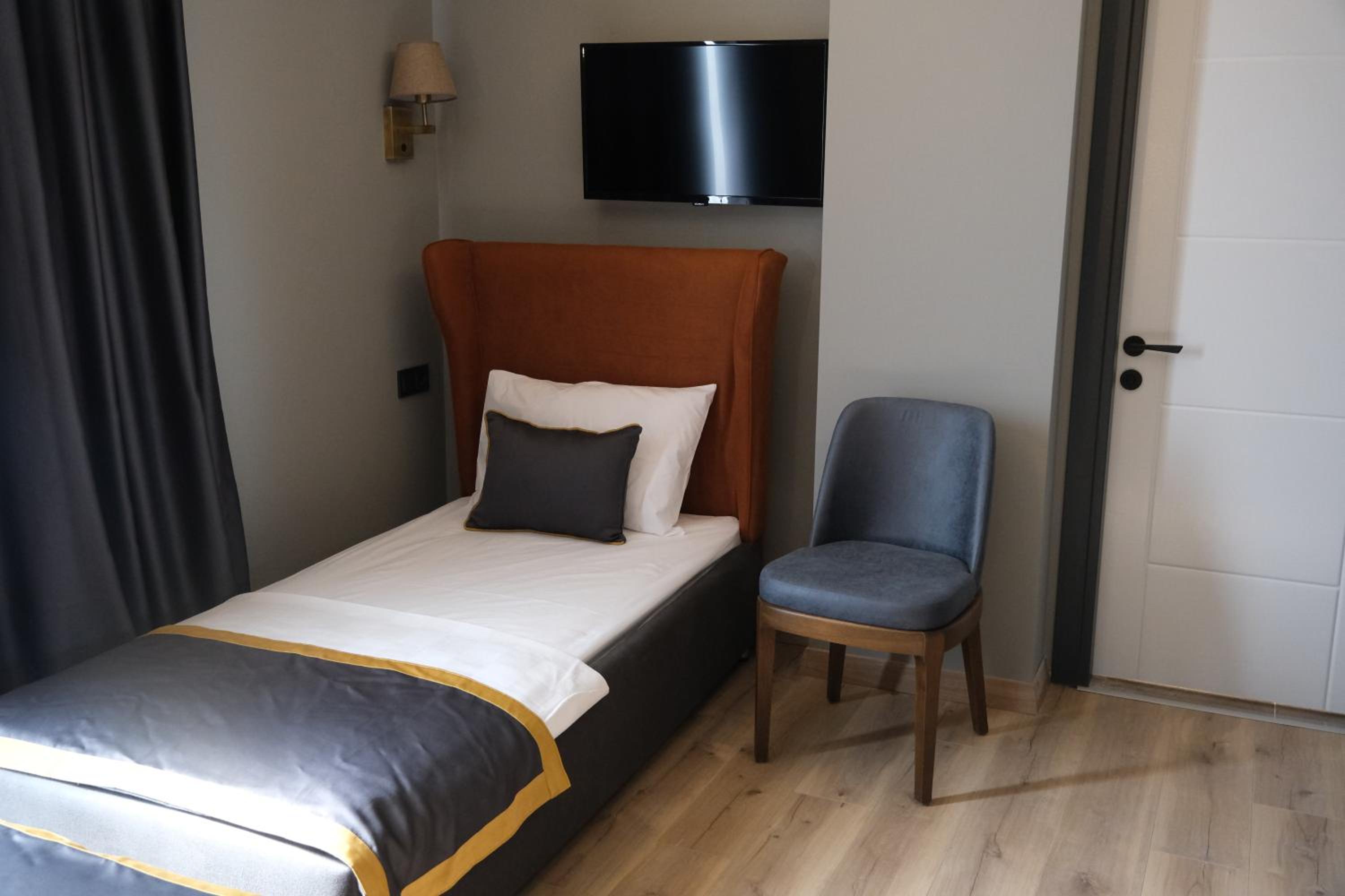 Classic Triple Room - Photo 10