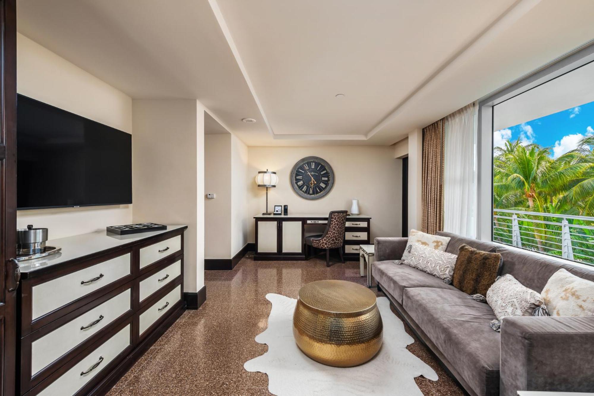 Poolside Cabana Suite photo 2