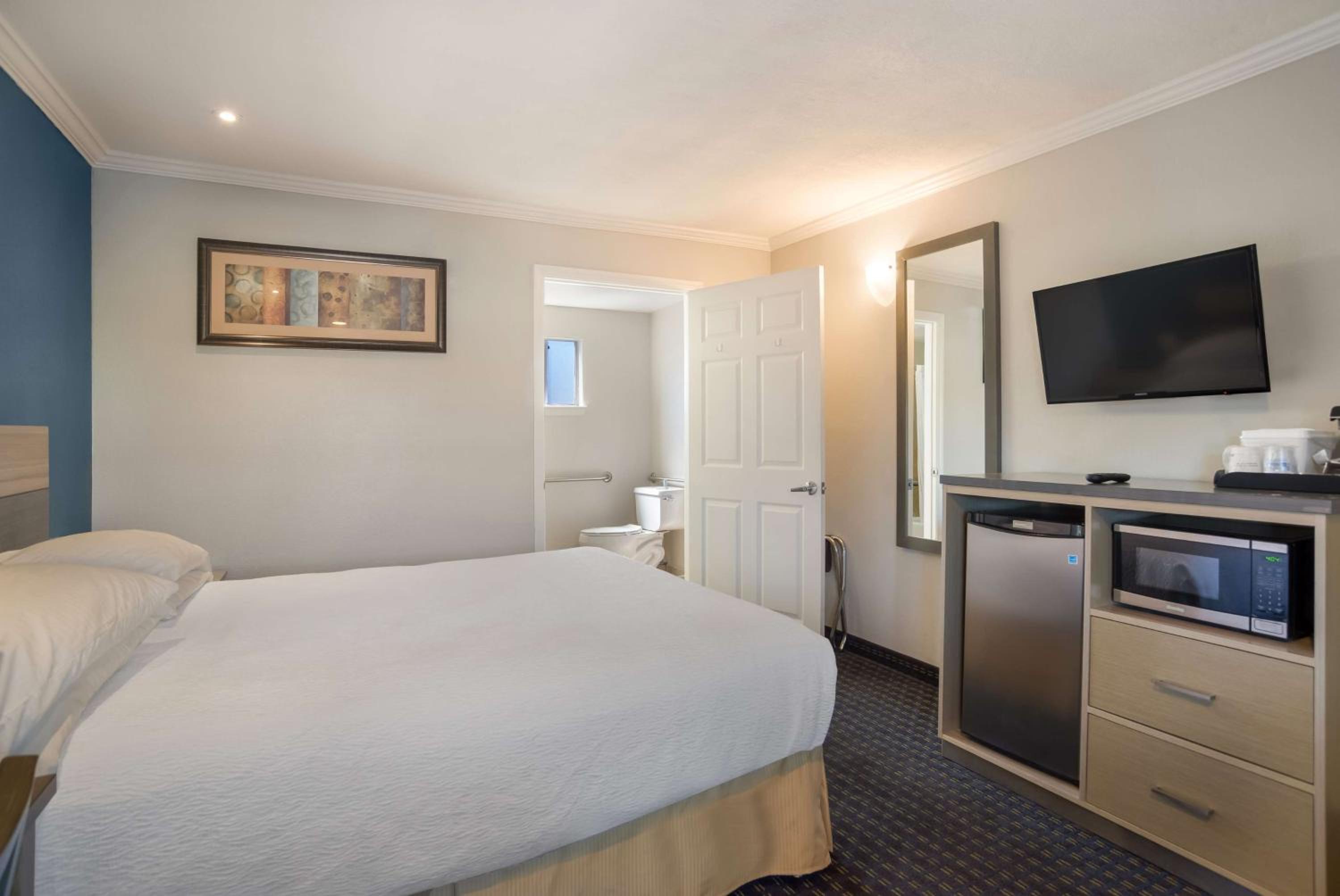 Queen Room - Mobility Accessible/Non-Smoking - Photo 4