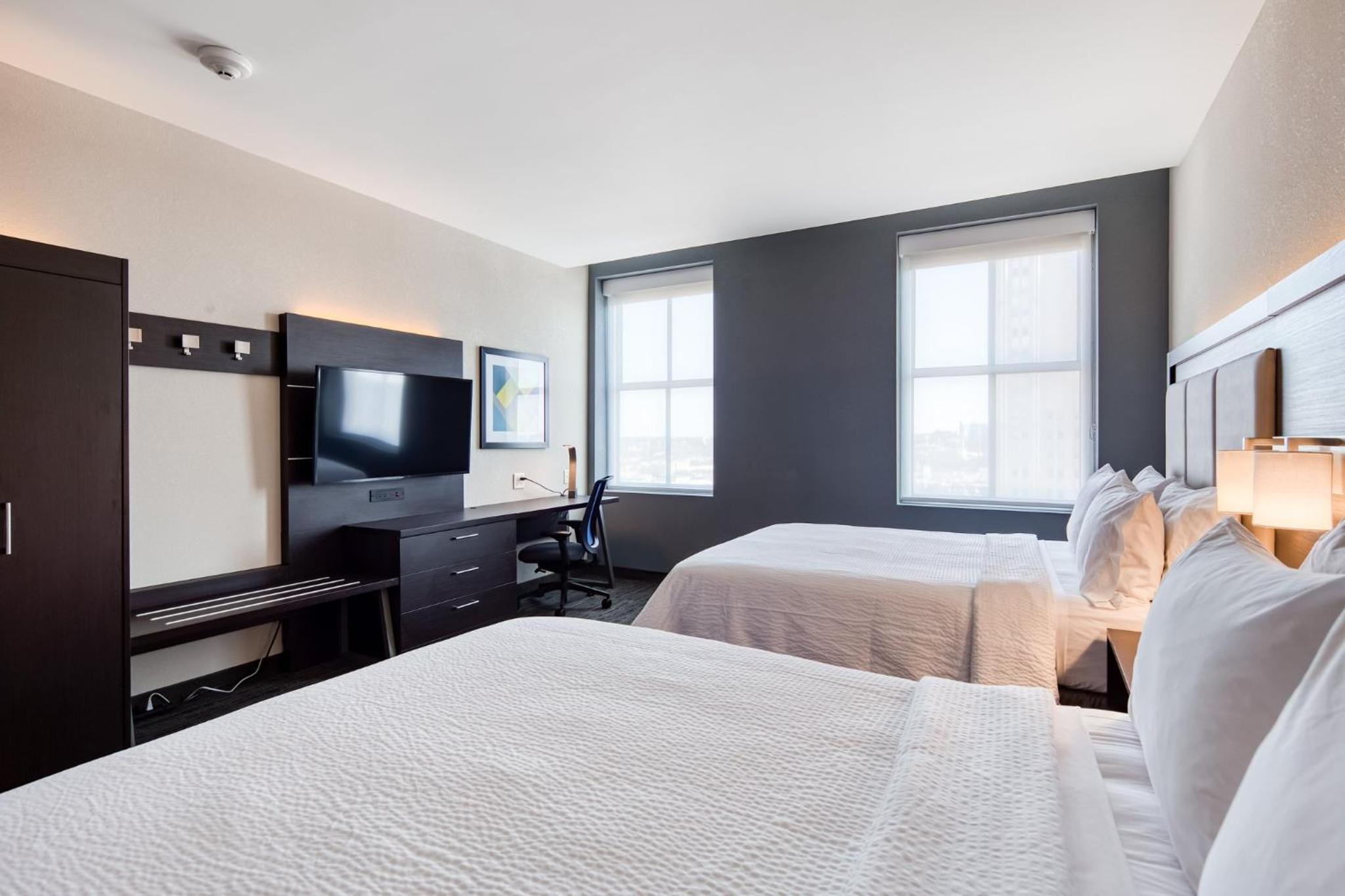 Standard Room with Two Queen Beds photo 3