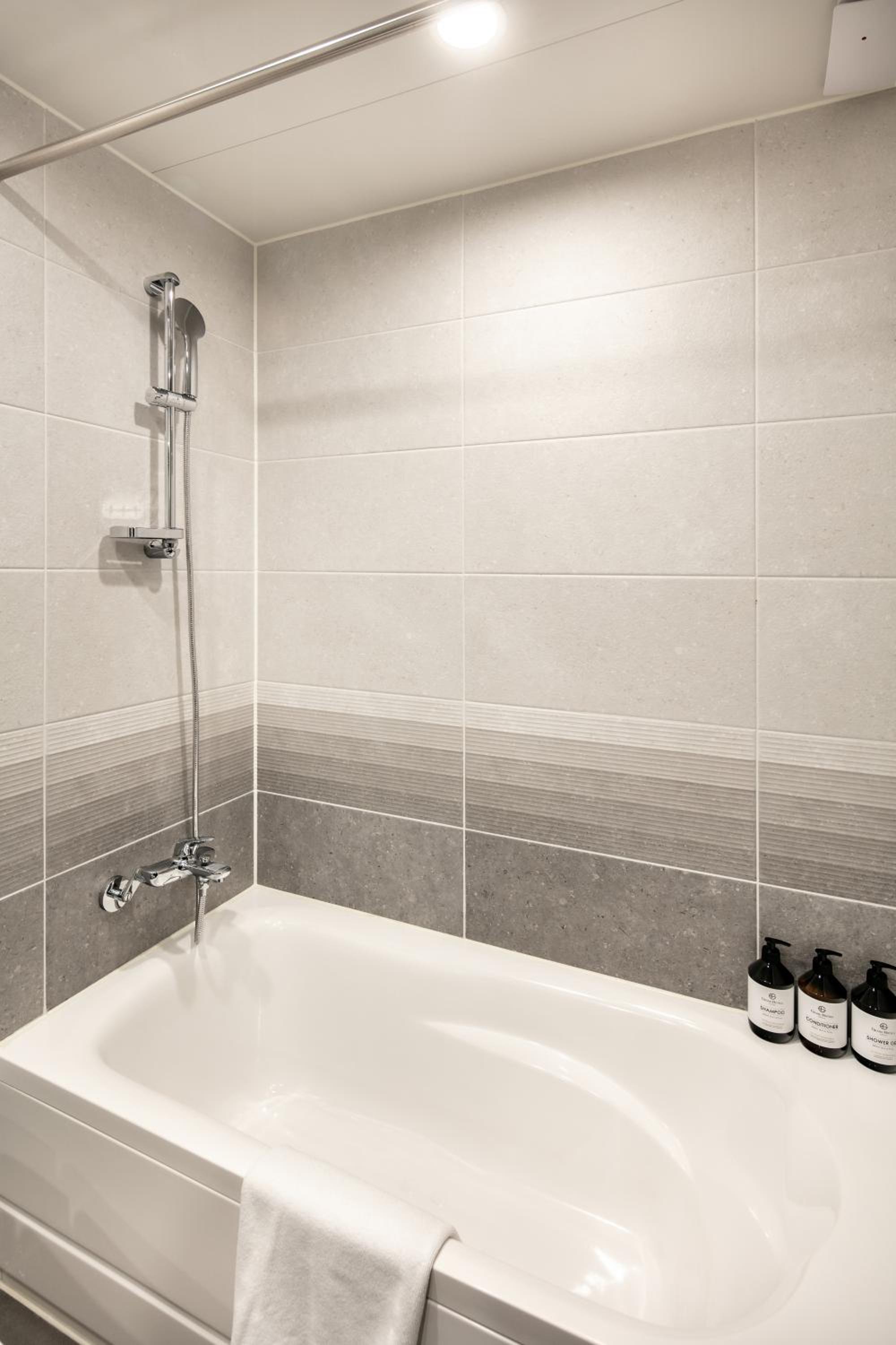 Deluxe Twin Room (No Parking) - Photo 4