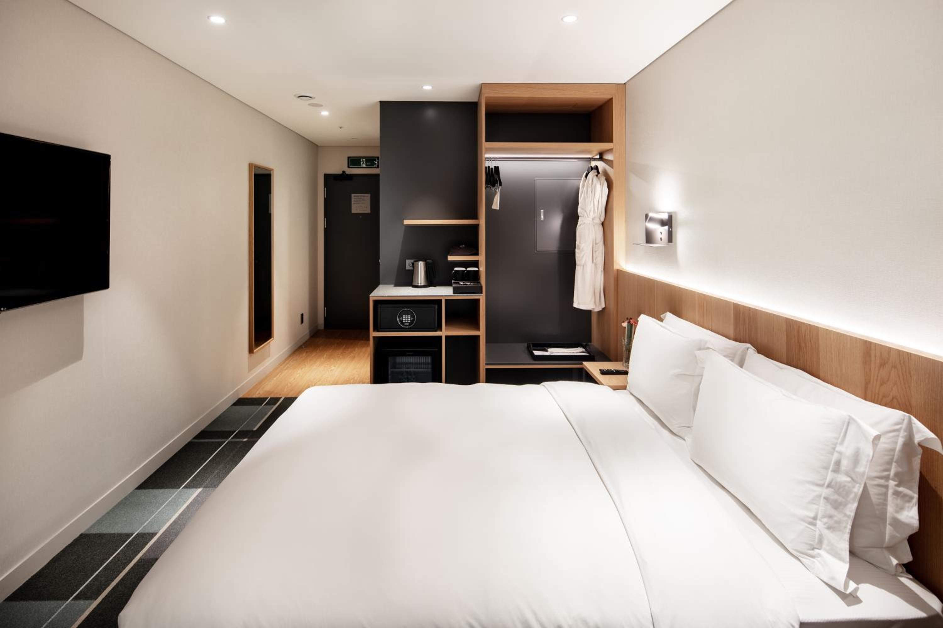 Deluxe Double Room (No Parking) - Photo 5