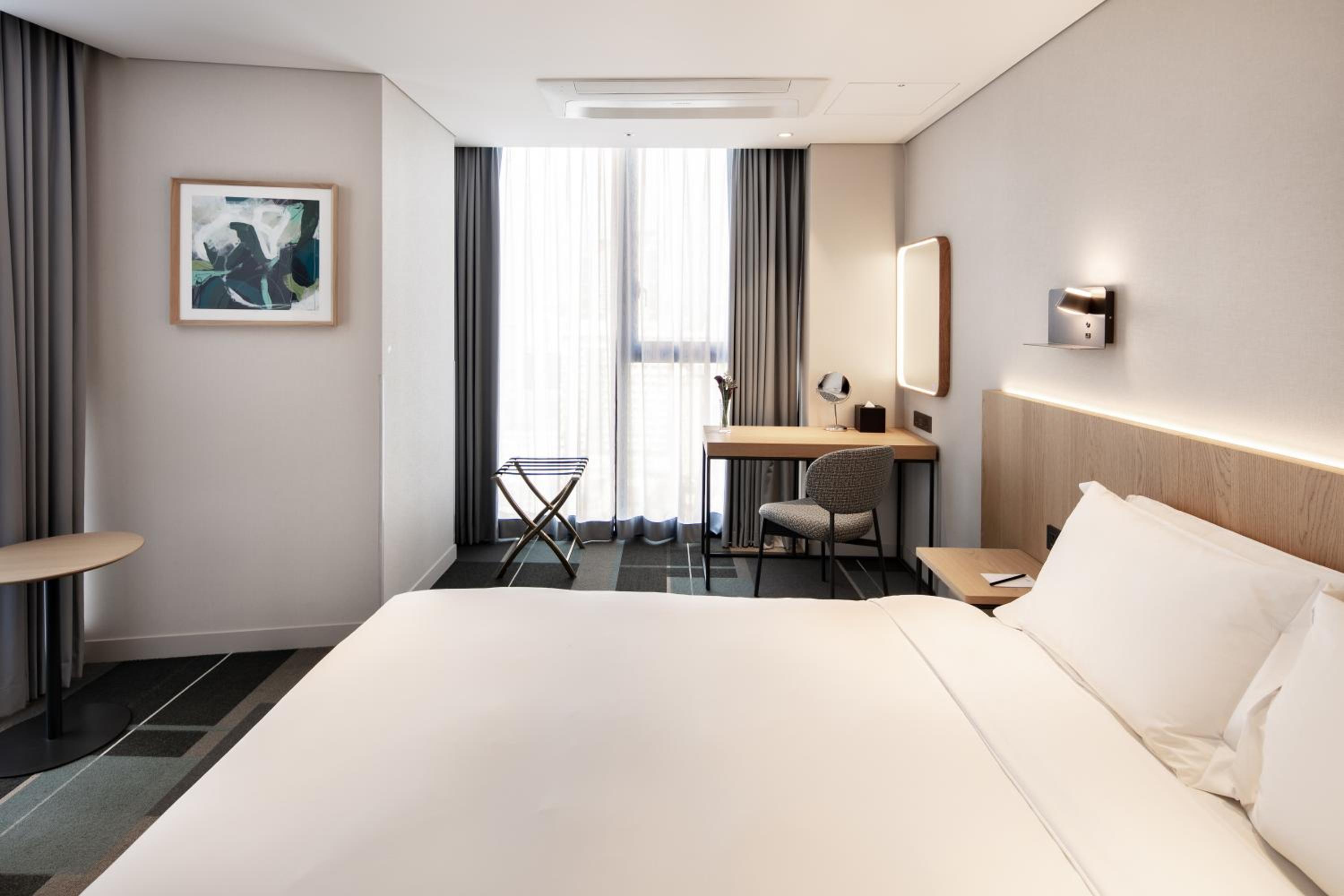 Deluxe Corner Double Room (No Parking) - Photo 7